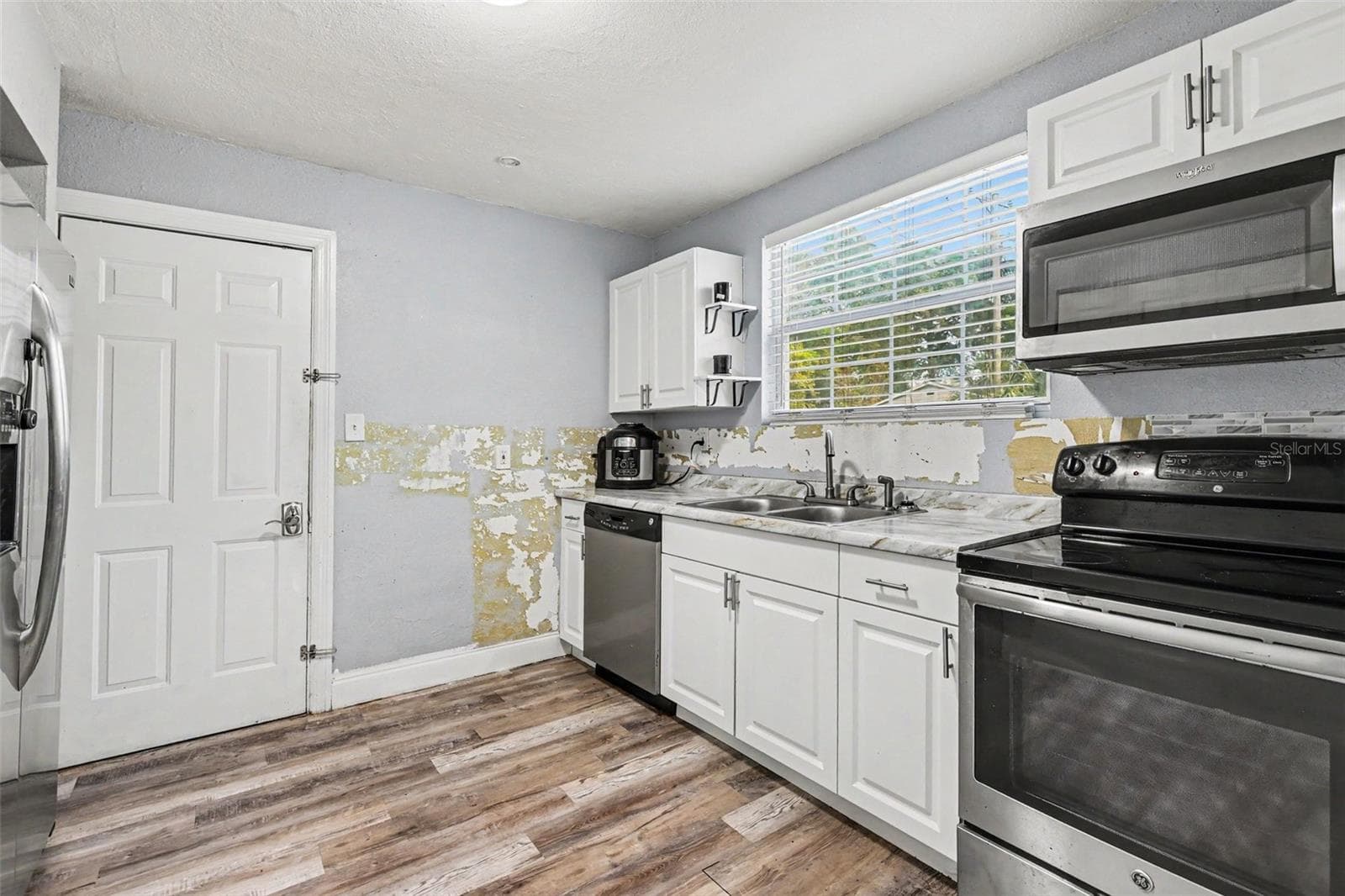 Single Family Residence at 919 E BOUGAINVILLEA AVE, TAMPA, photo 8 of 18