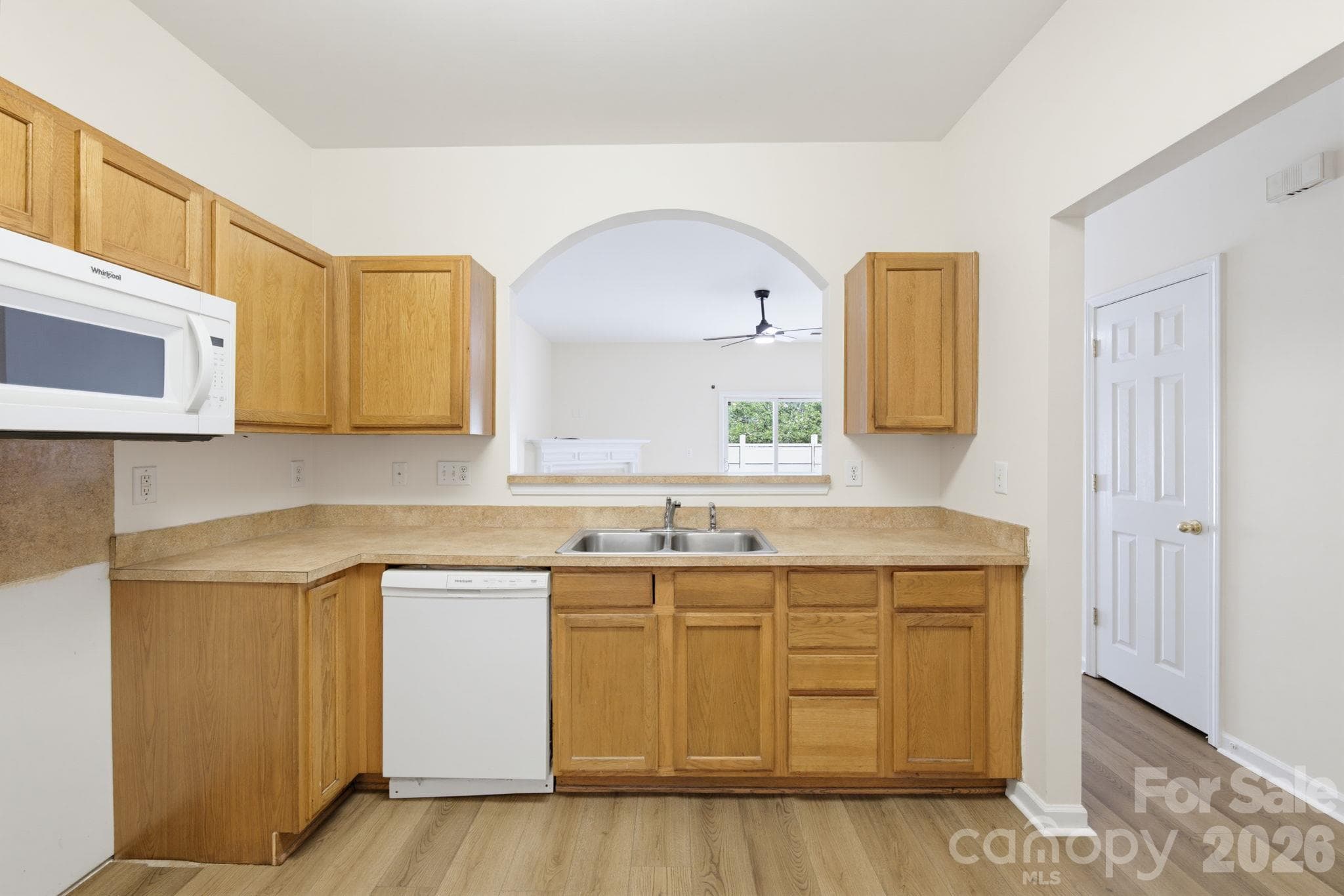 Townhouse at 2176 Winthrop Chase Drive, Charlotte, photo 6 of 34