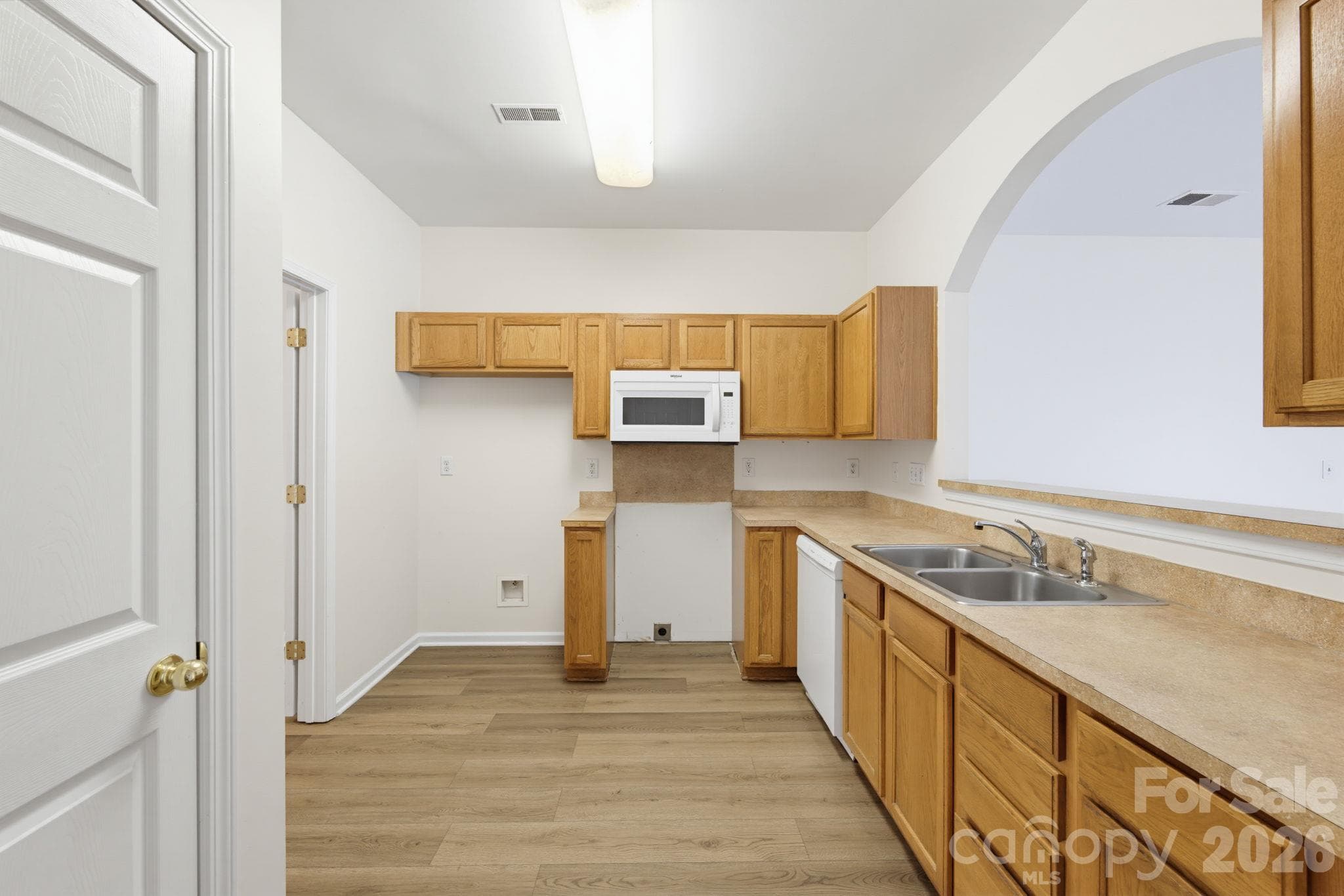 Townhouse at 2176 Winthrop Chase Drive, Charlotte, photo 7 of 34