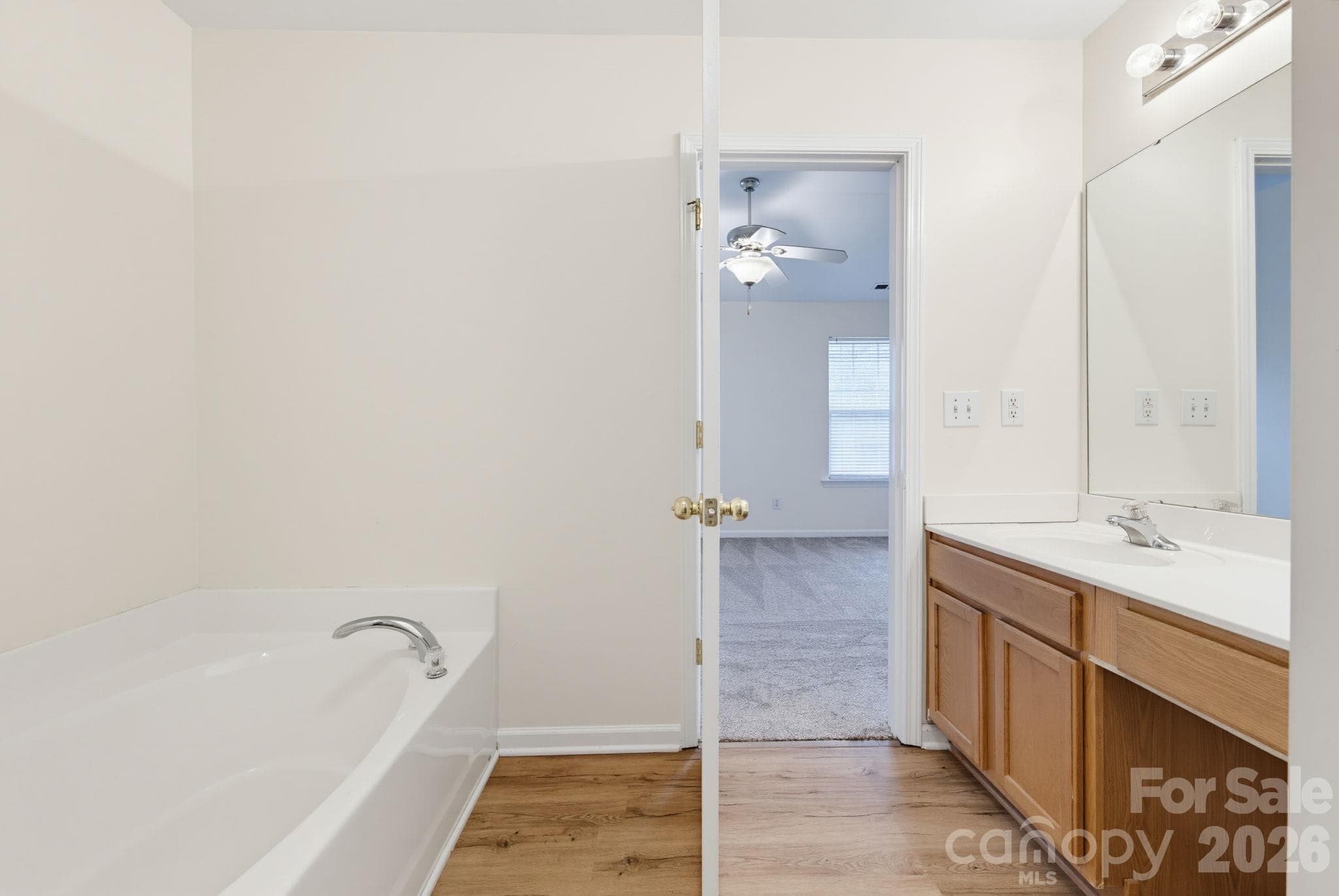 Townhouse at 2176 Winthrop Chase Drive, Charlotte, photo 25 of 34