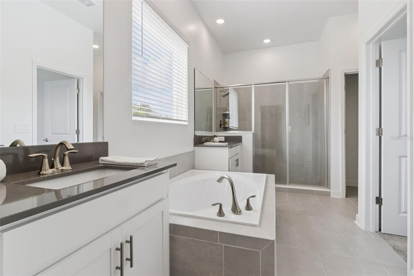 Master Bathroom - 4409 EASTMINSTER RD, DAVENPORT