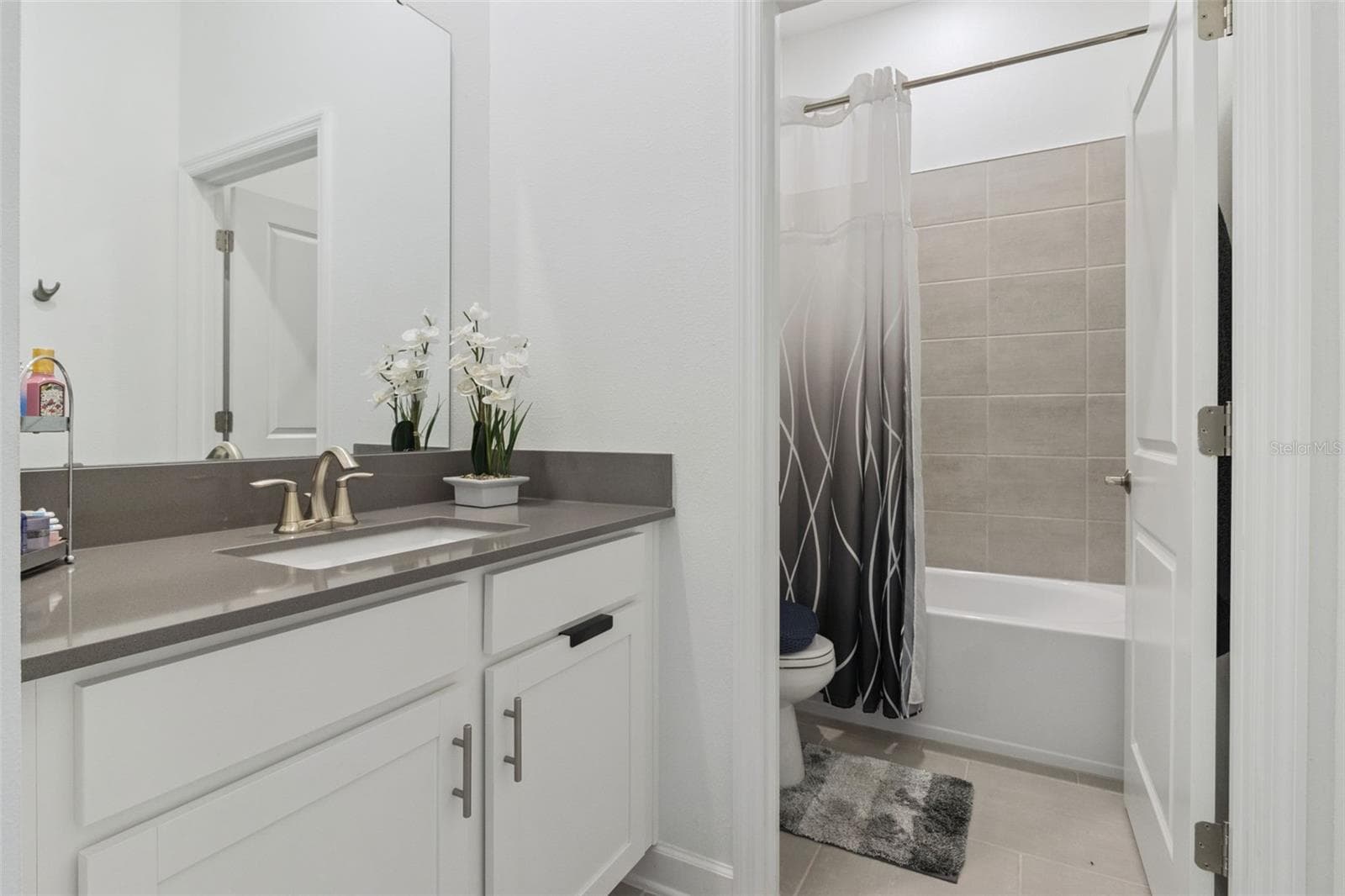 Full Bathroom - 4409 EASTMINSTER RD, DAVENPORT