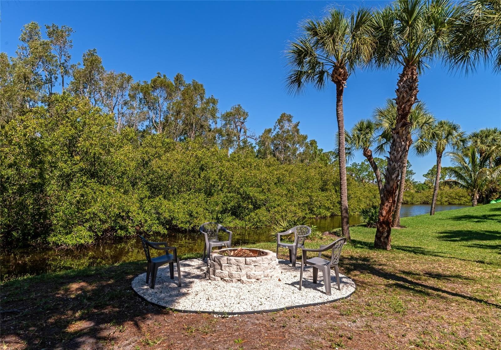 Fire Pit - 1101 KINGS WAY DR, NOKOMIS
