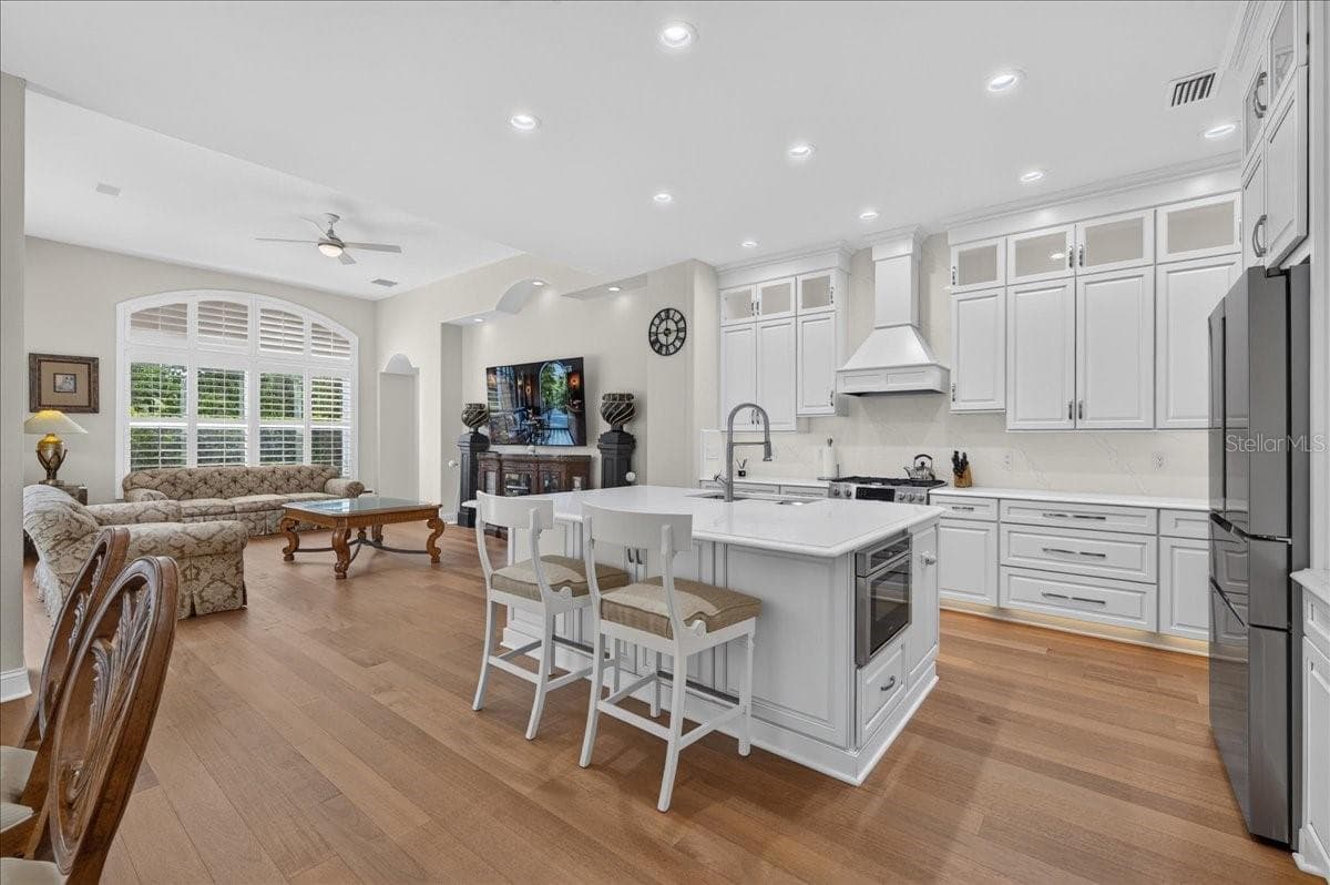 Single Family Residence at 9101 WOODRIDGE RUN DR, TAMPA, photo 13 of 100