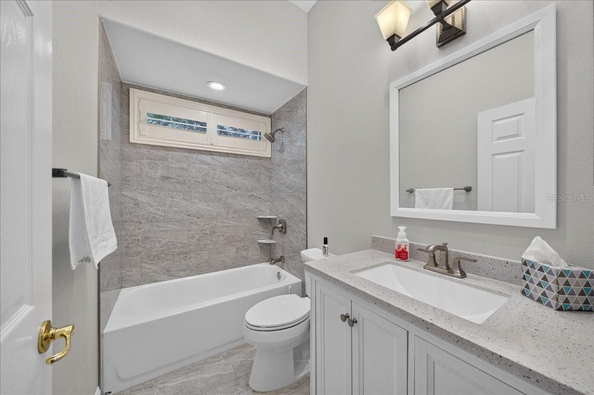 Single Family Residence at 9101 WOODRIDGE RUN DR, TAMPA, photo 28 of 100