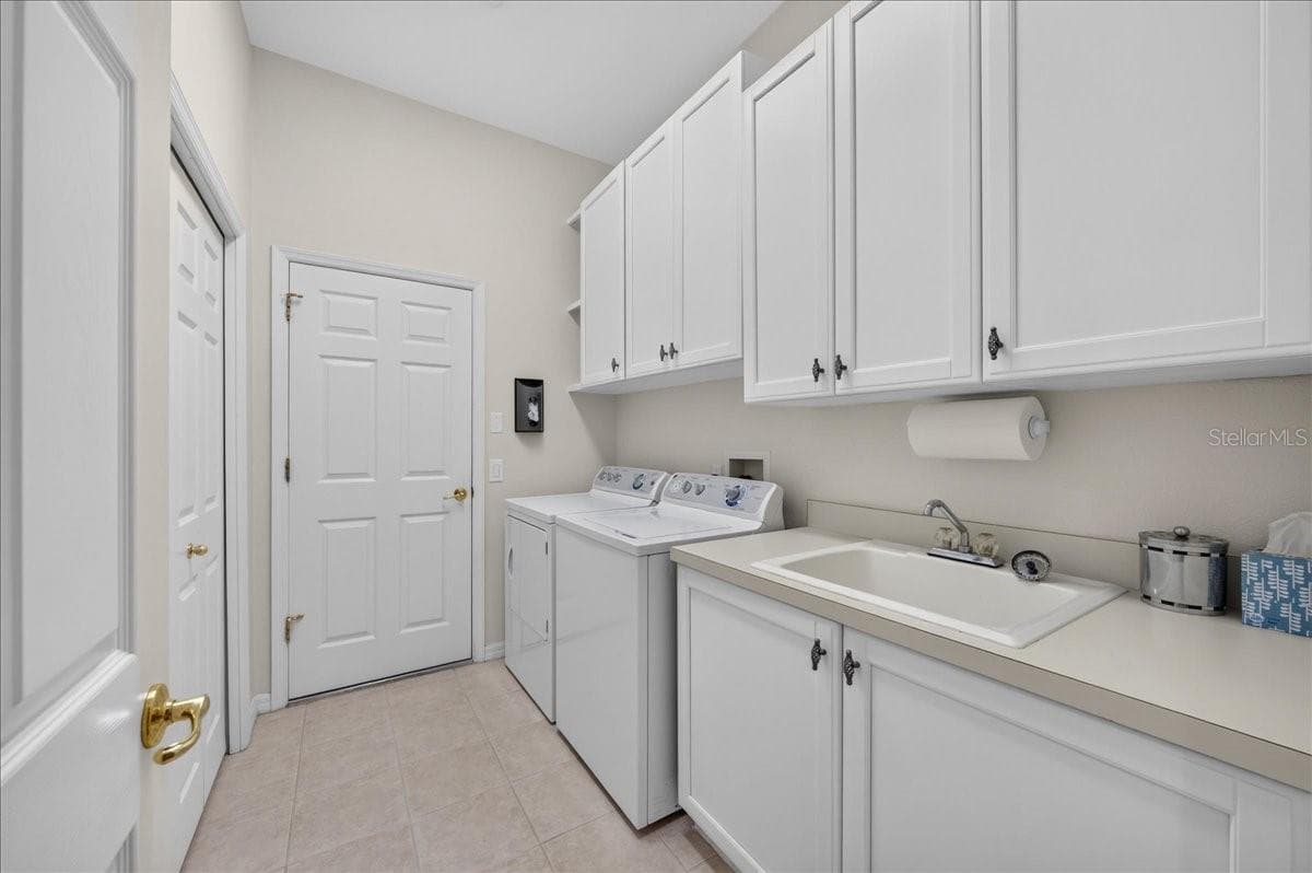 Single Family Residence at 9101 WOODRIDGE RUN DR, TAMPA, photo 32 of 100