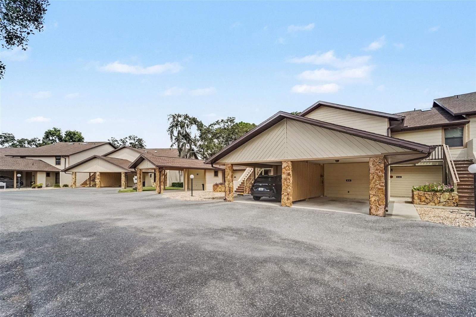 Front View Distance - 175 E HARTFORD ST #5A, HERNANDO