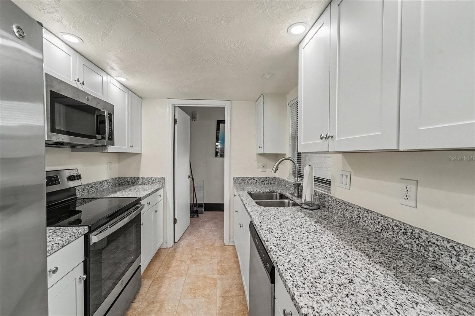 Kitchen - 175 E HARTFORD ST #5A, HERNANDO