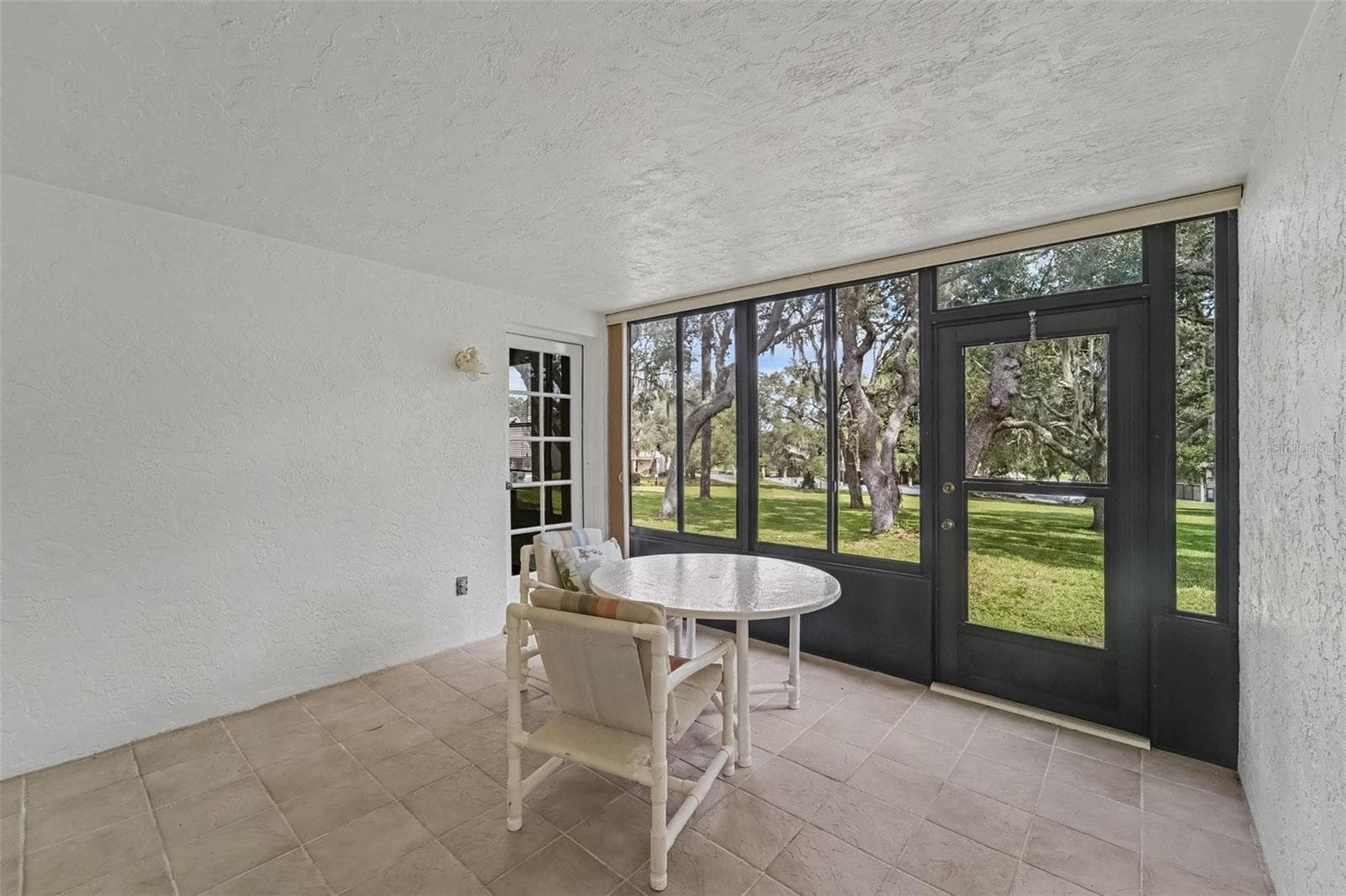 Florida Room - 175 E HARTFORD ST #5A, HERNANDO