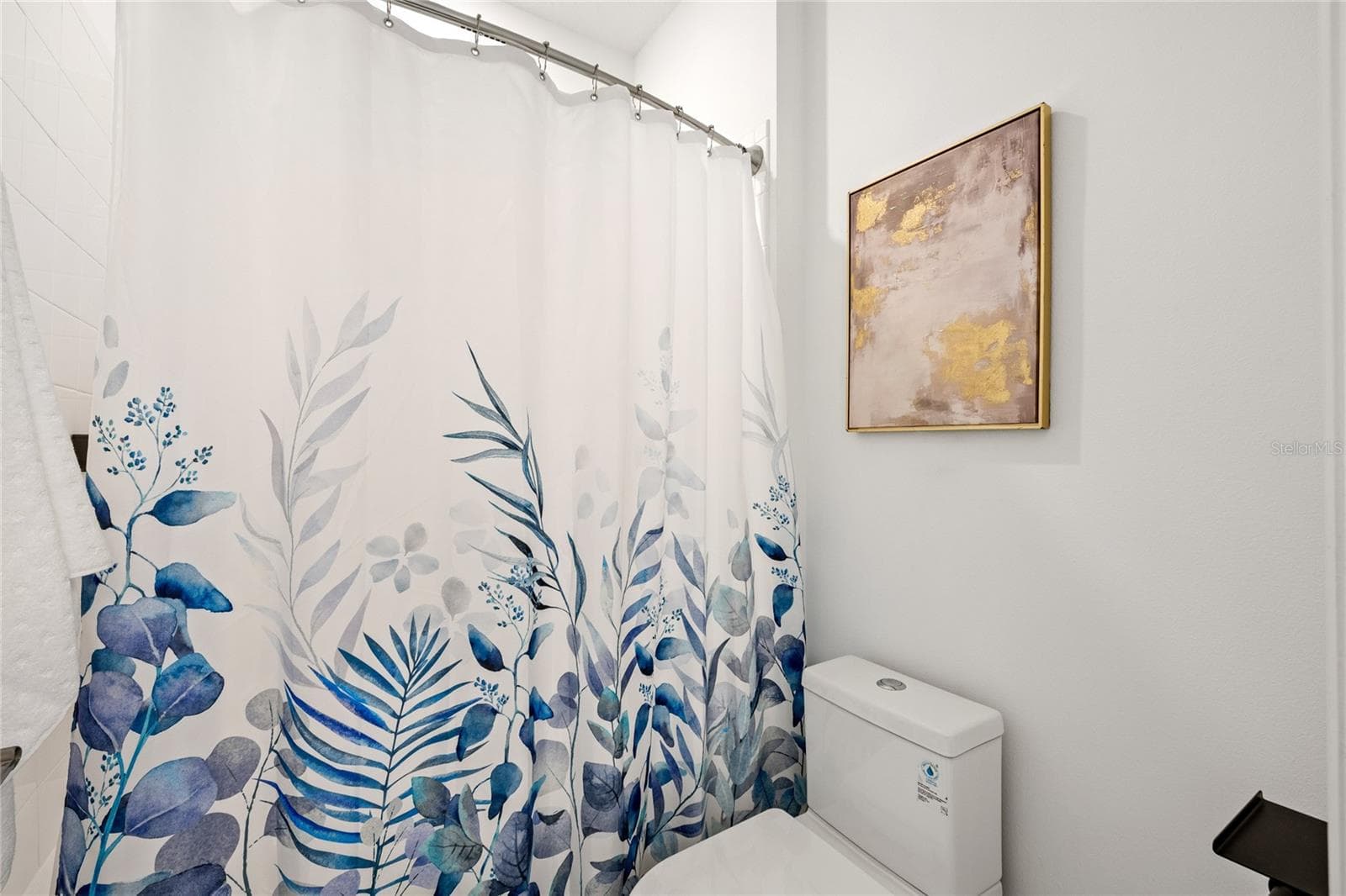 Guest Bathroom 1, First Floor - 1168 PANDO LOOP, ORLANDO