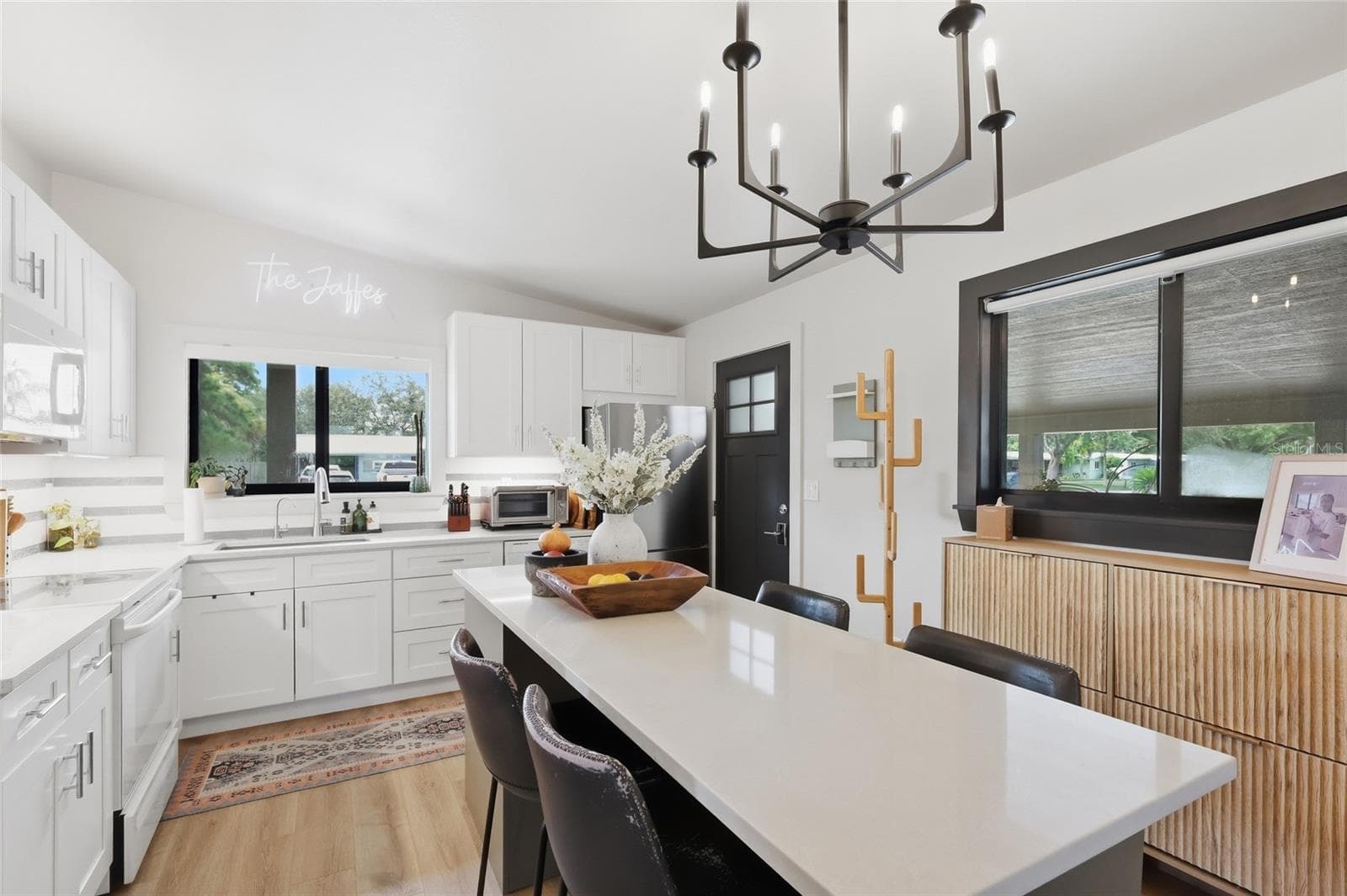 Fully reimagined layout and updated - 5055 LAHAINA DR, SARASOTA