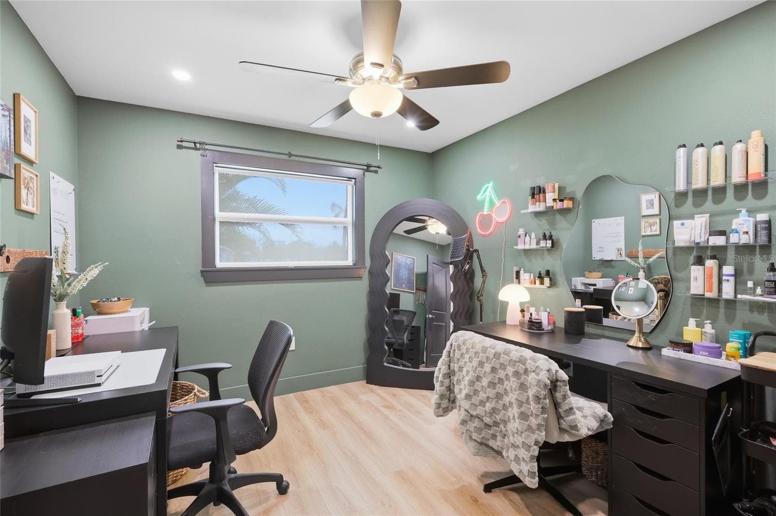 3rd bedroom with easy access to the guest bathroom - 5055 LAHAINA DR, SARASOTA