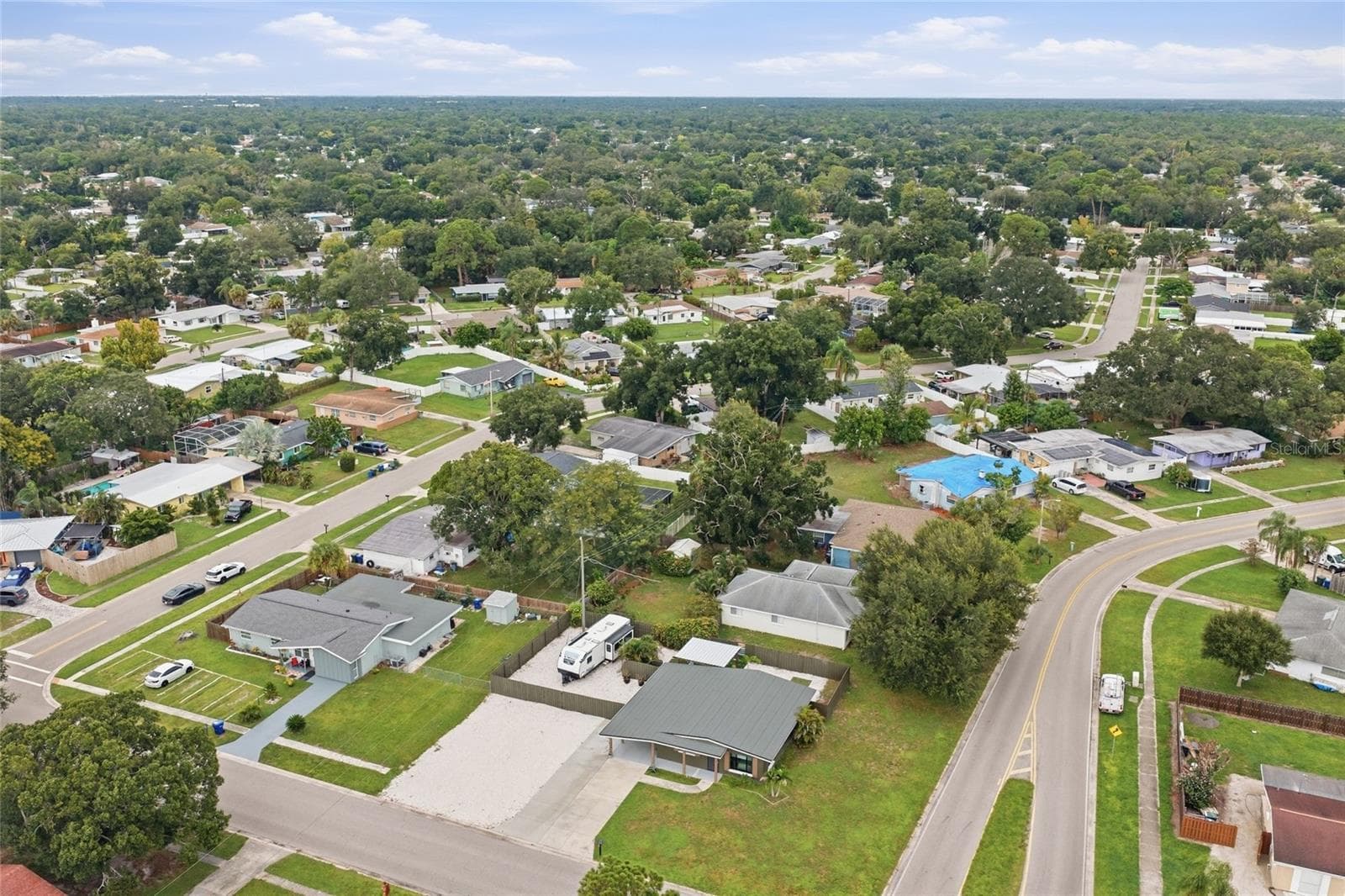 Low-maintenance ownership and none of the restrictions that come with an HOA - 5055 LAHAINA DR, SARASOTA
