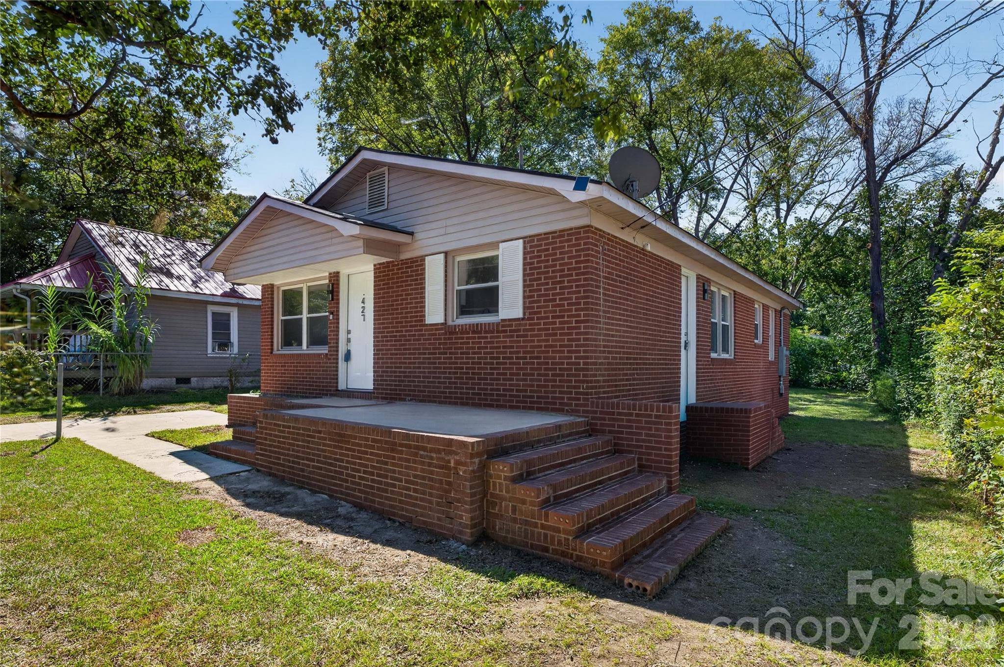 Single Family Residence at 427 Clinton Avenue, Lancaster, photo 3 of 33
