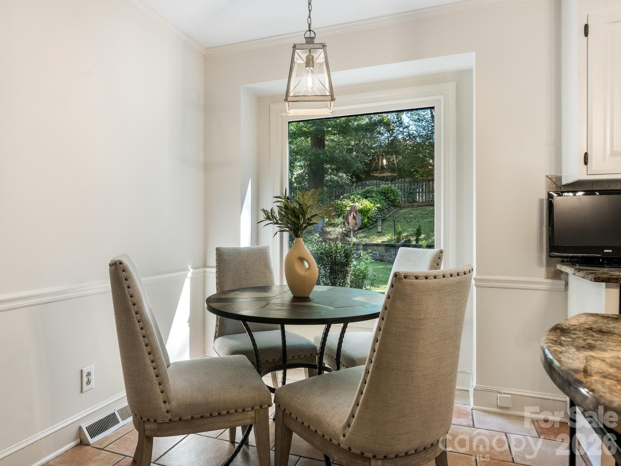 Single Family Residence at 9301 Hanover South Trail, Charlotte, photo 11 of 39