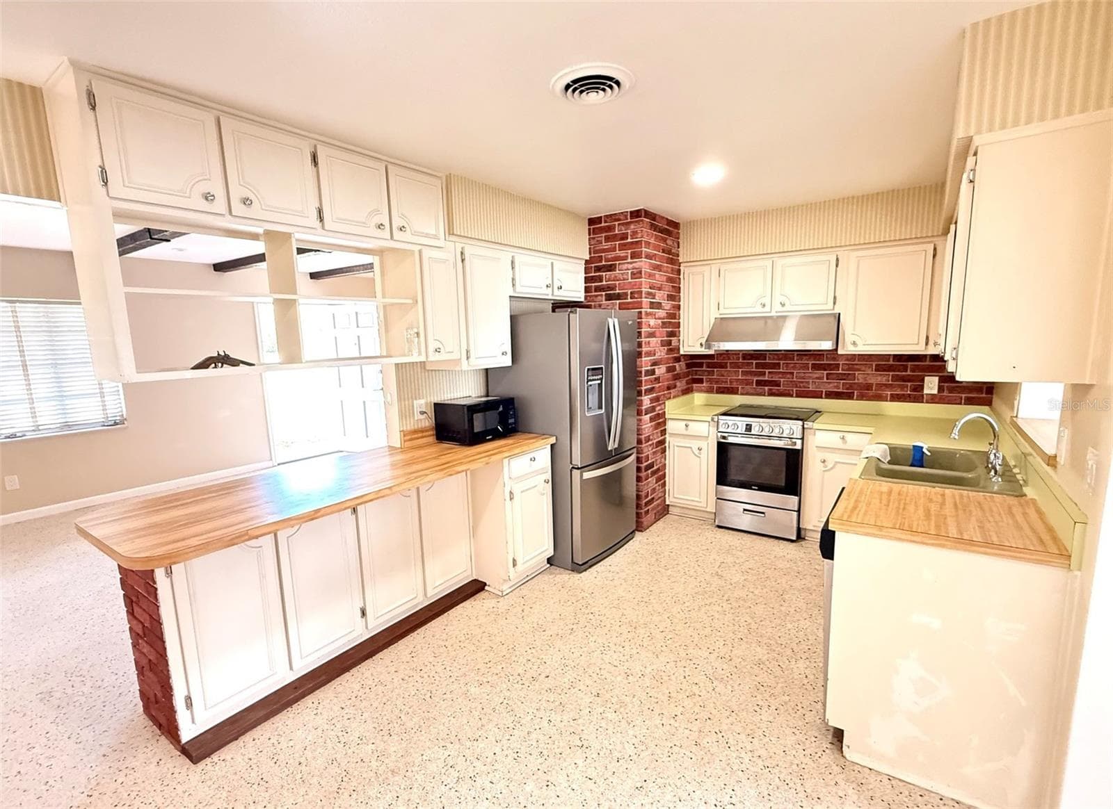Single Family Residence at 3416 ARBUTUS LN, WINTER PARK, photo 3 of 20