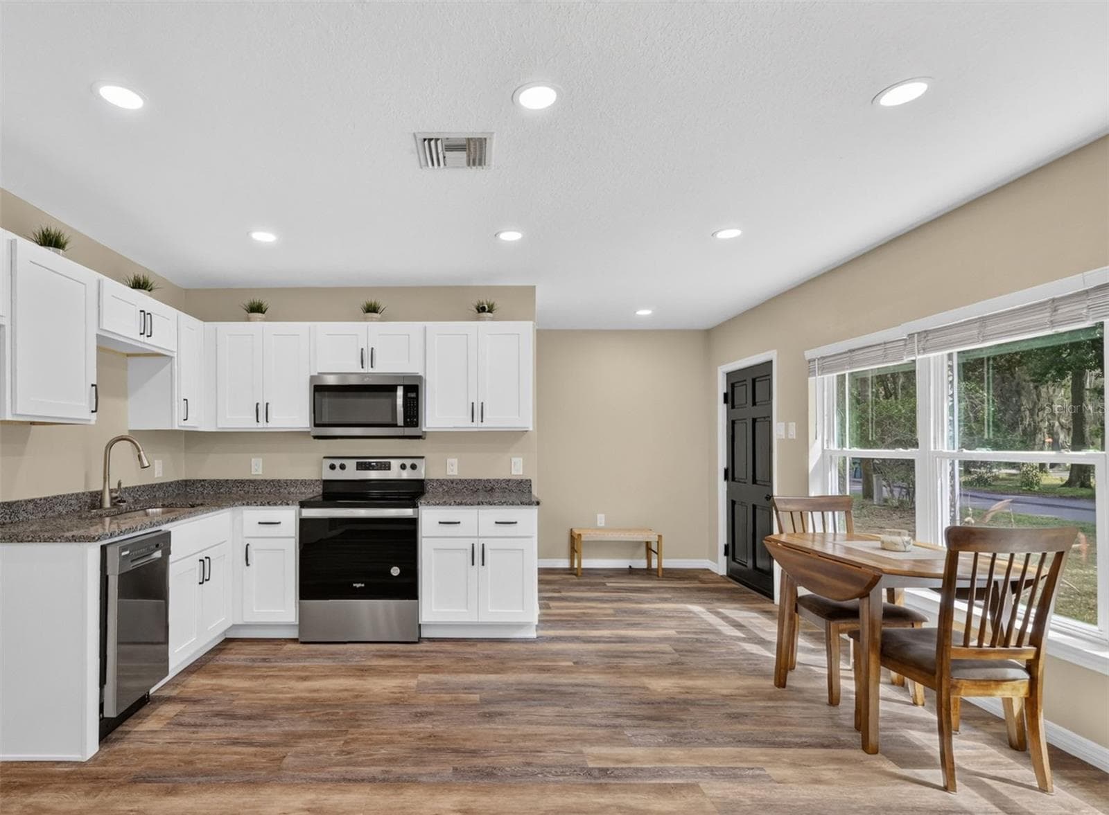 Single Family Residence at 706 MULBERRY ST, FRUITLAND PARK, photo 6 of 23