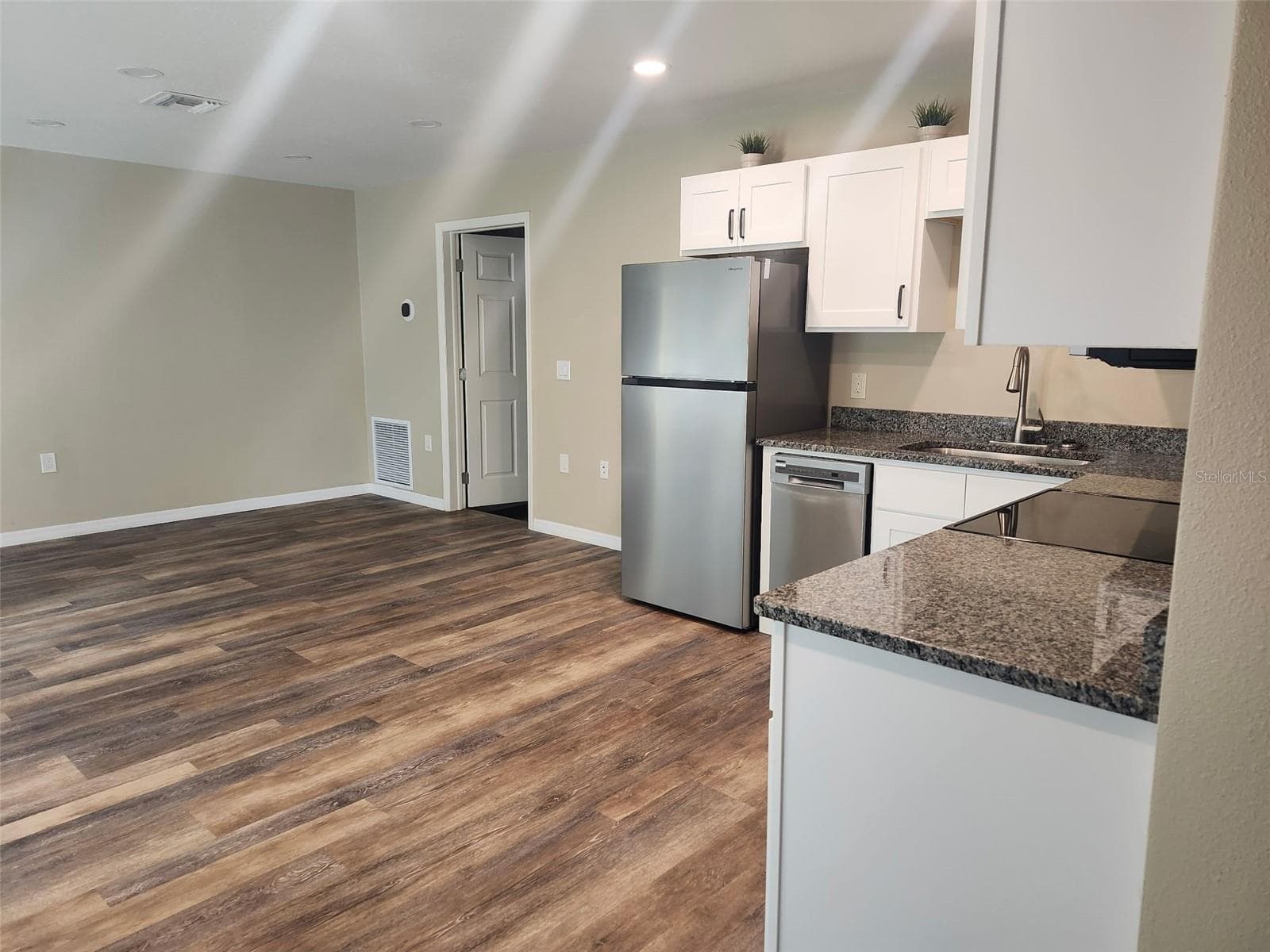 Single Family Residence at 706 MULBERRY ST, FRUITLAND PARK, photo 8 of 23