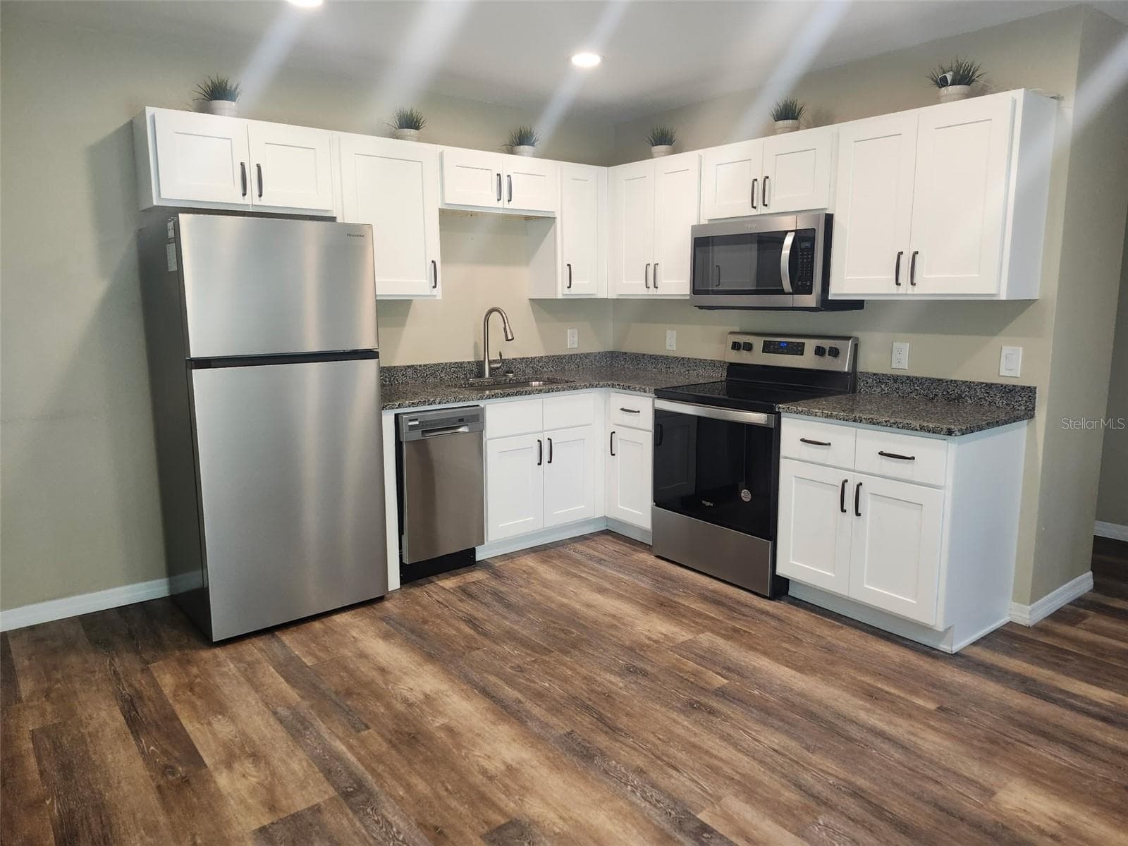 Single Family Residence at 706 MULBERRY ST, FRUITLAND PARK, photo 11 of 23