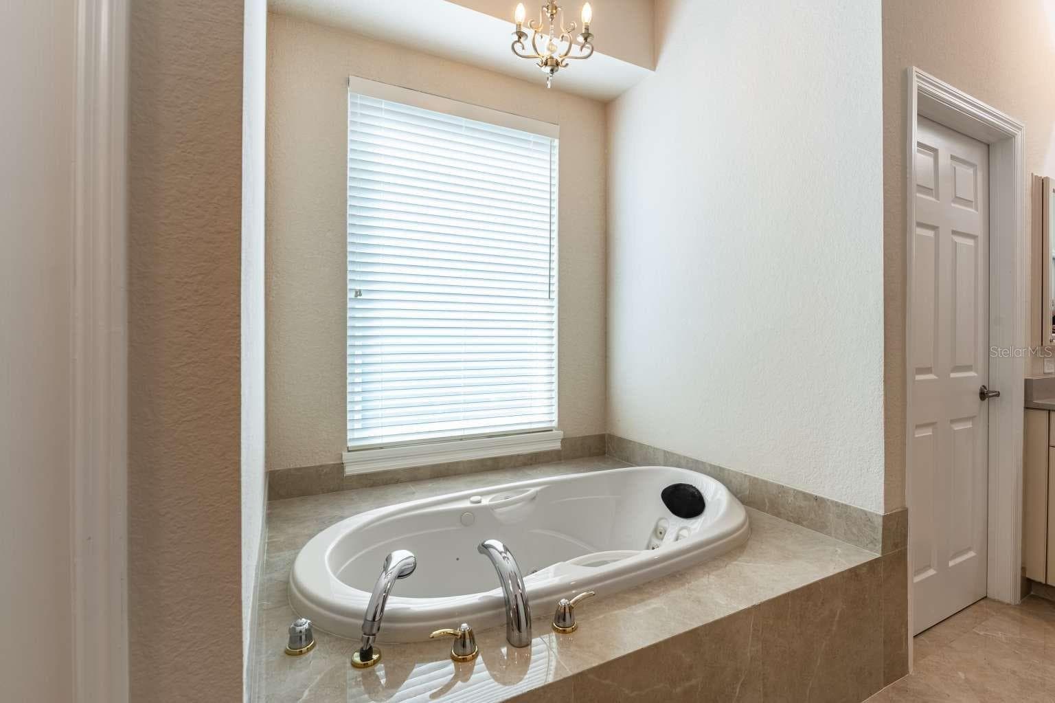 Single Family Residence at 6914 STANHOPE PL, BRADENTON, photo 12 of 47