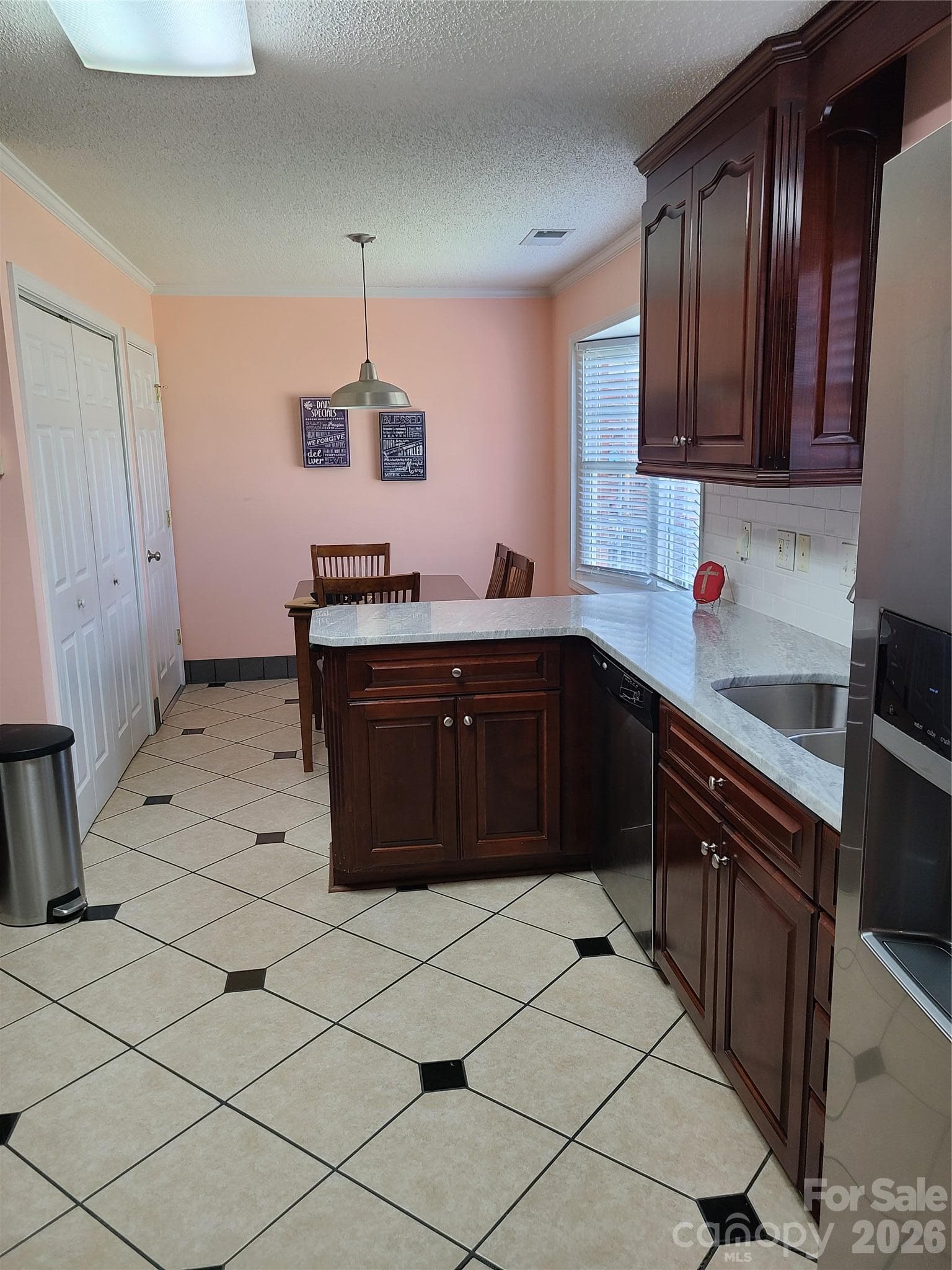 Condominium at 570 Queen Brogan Court, Gastonia, photo 23 of 35