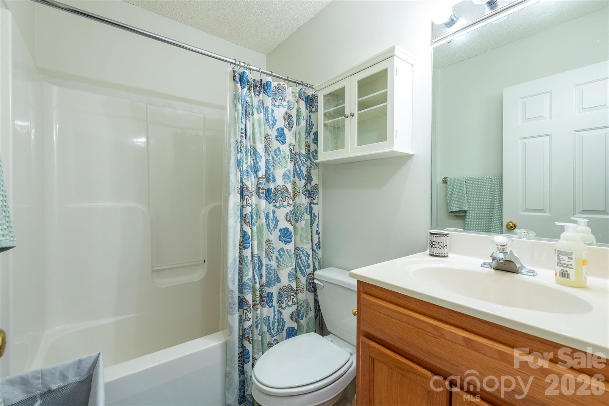 Full bath - 17 Castle Street, Asheville