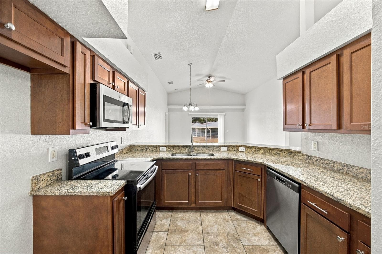 Kitchen - 12617 SOCIAL DR, HUDSON