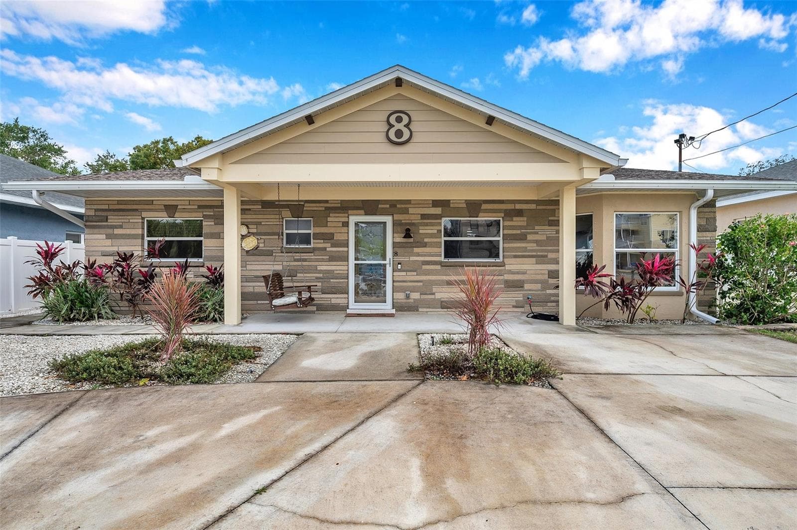 8 CITRUS DR