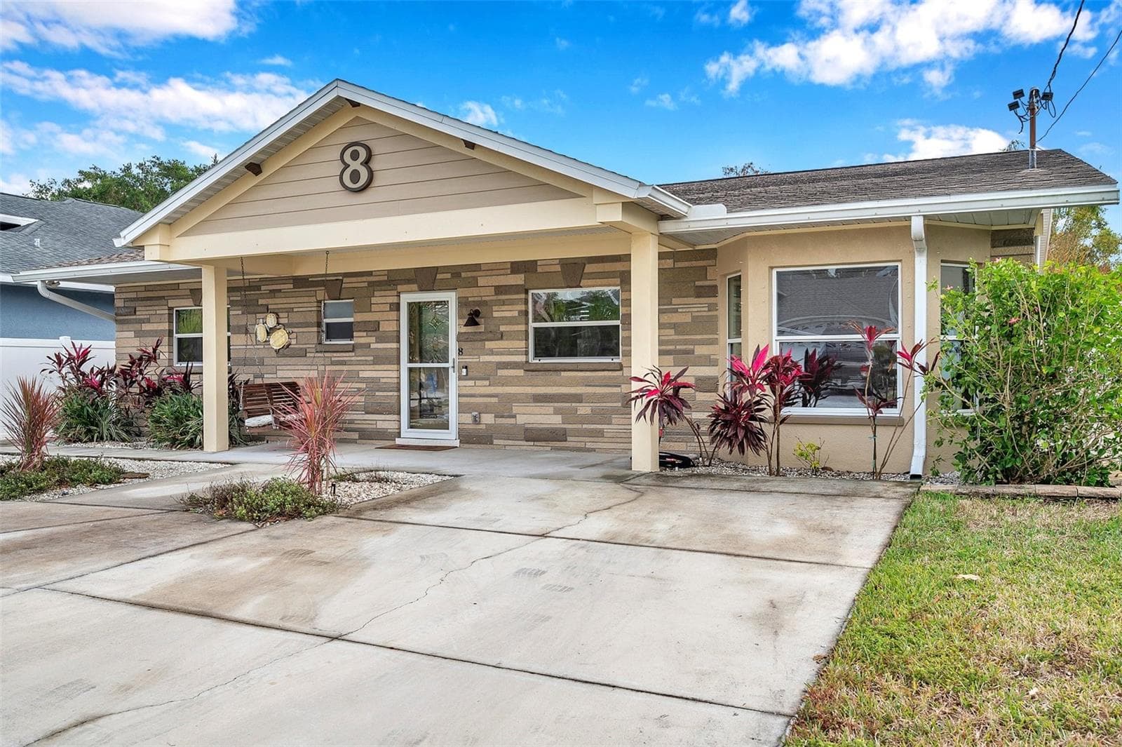 Single Family Residence at 8 CITRUS DR, PALM HARBOR, photo 2 of 95