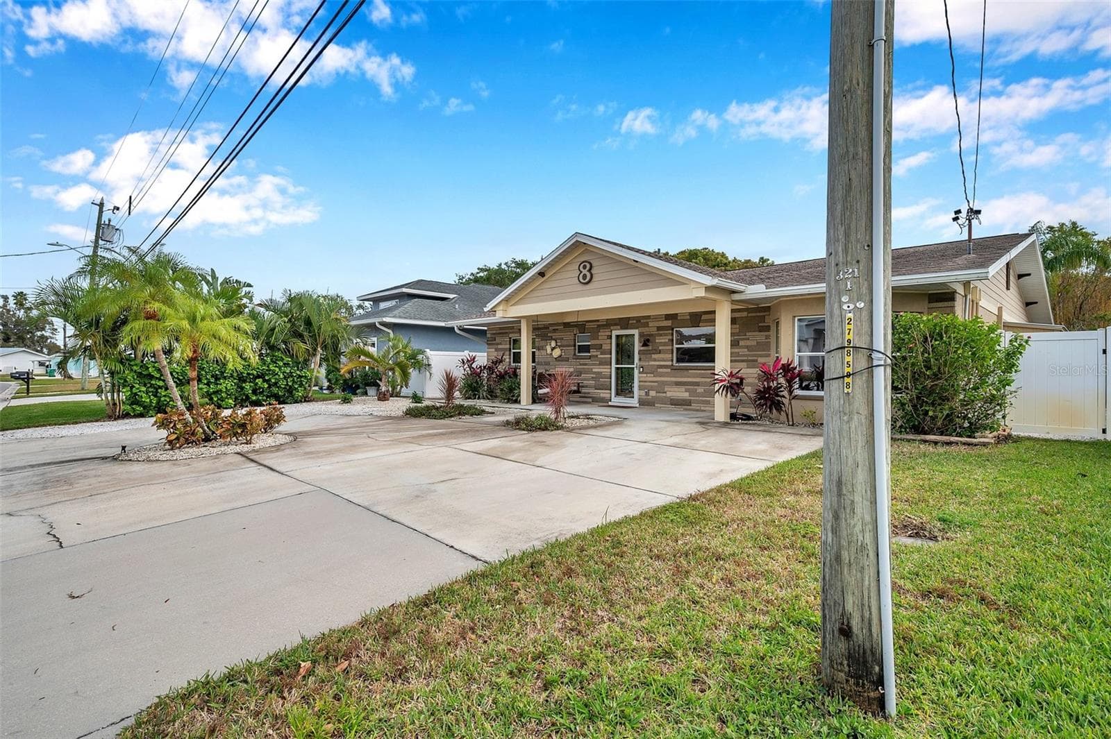 Single Family Residence at 8 CITRUS DR, PALM HARBOR, photo 3 of 95