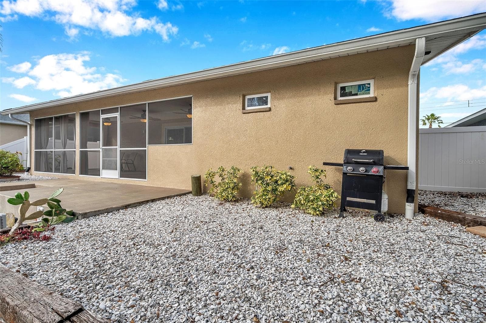 Single Family Residence at 8 CITRUS DR, PALM HARBOR, photo 12 of 95