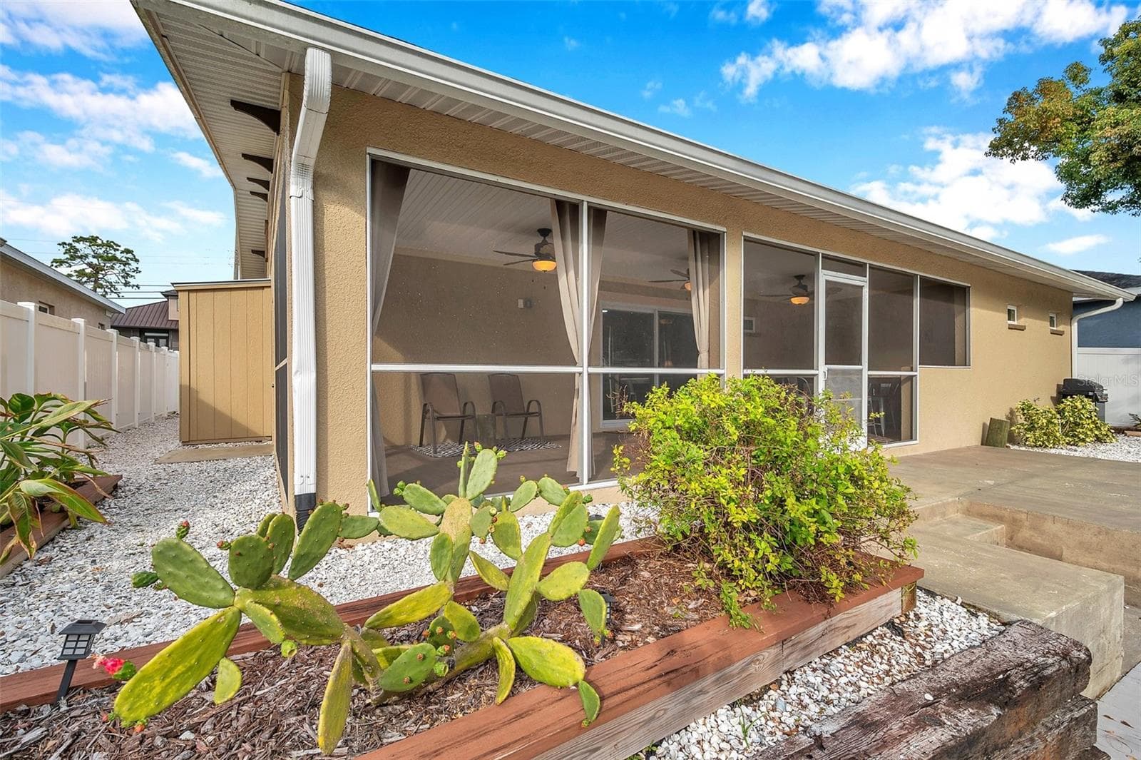 Single Family Residence at 8 CITRUS DR, PALM HARBOR, photo 14 of 95