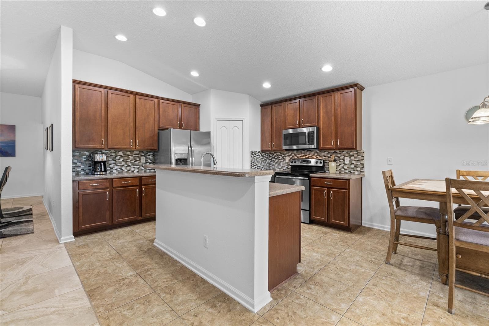 kitchen - 723 MANDARIN TER, ST AUGUSTINE