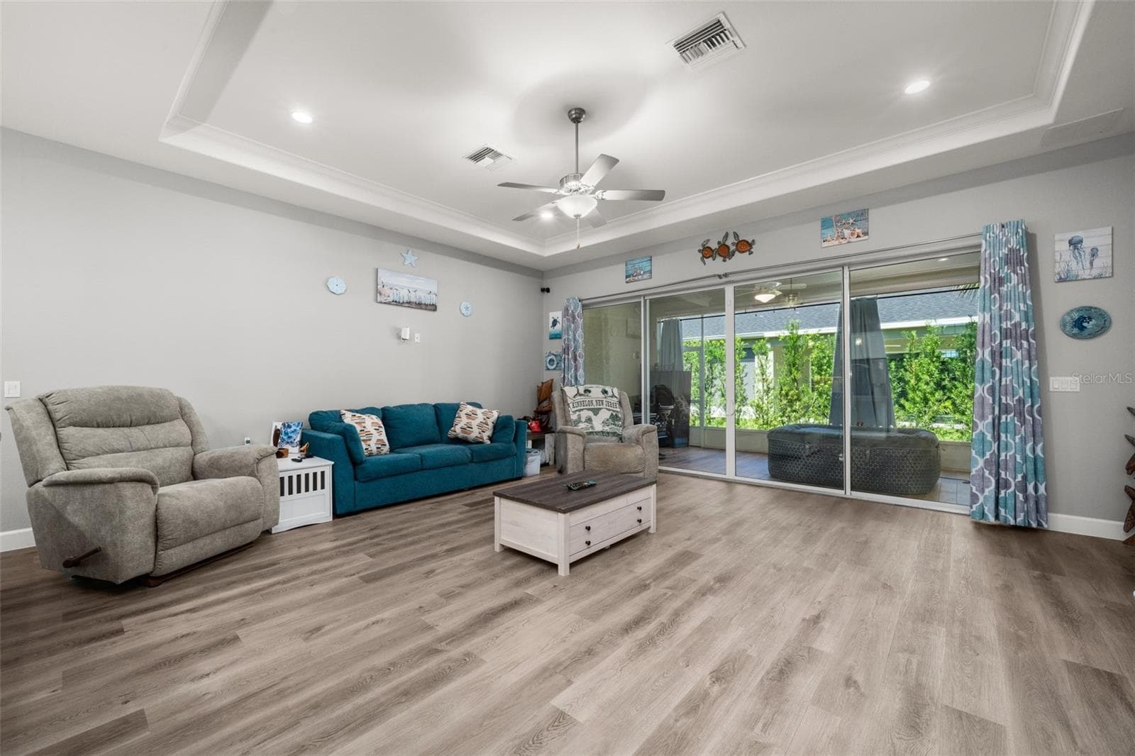 Living Room w/tray ceiling - 3082 KAPALUA CT, SEBRING