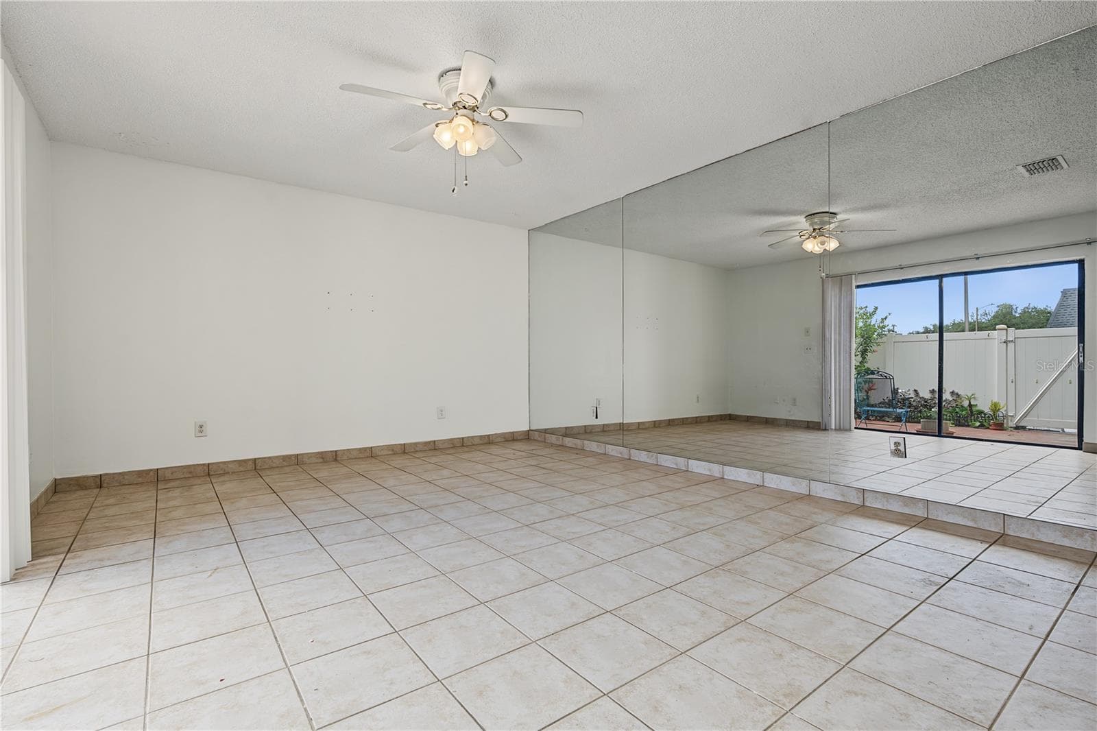 Townhouse at 8119 OAK TRACE WAY #C, TAMPA, photo 4 of 29