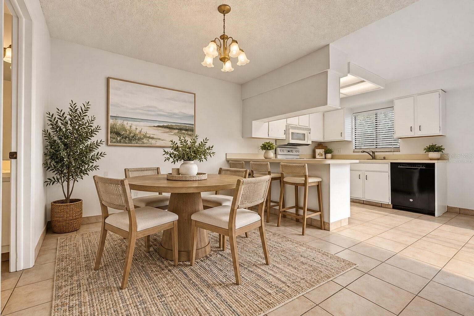 Virtually Staged - 8119 OAK TRACE WAY #C, TAMPA