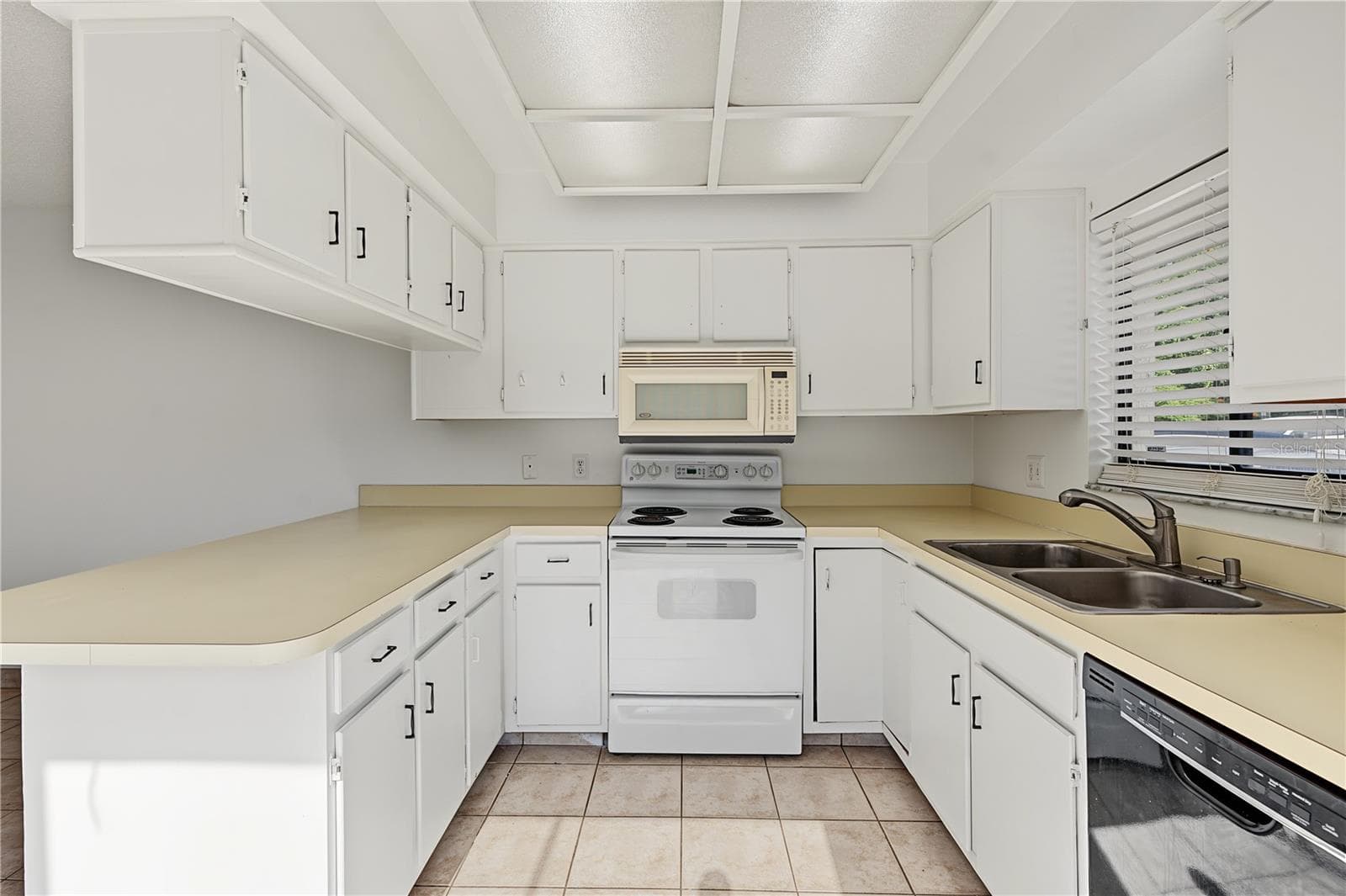 Townhouse at 8119 OAK TRACE WAY #C, TAMPA, photo 10 of 29