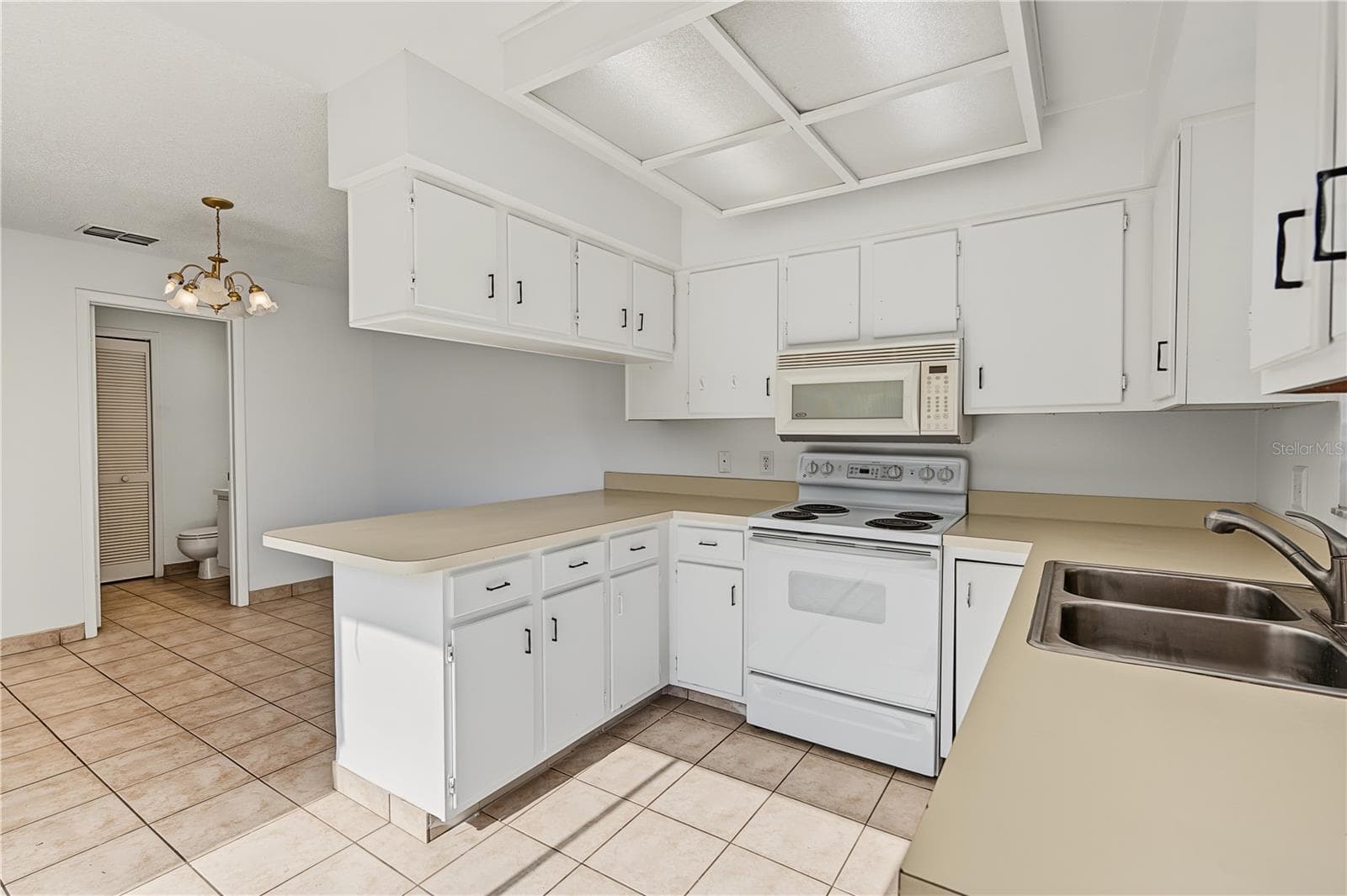 Townhouse at 8119 OAK TRACE WAY #C, TAMPA, photo 11 of 29