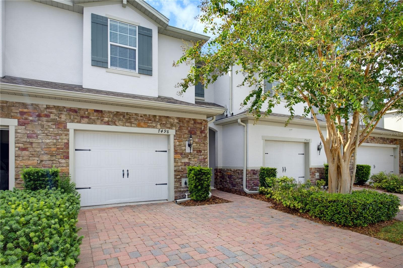 7498 ALOMA PINES CT