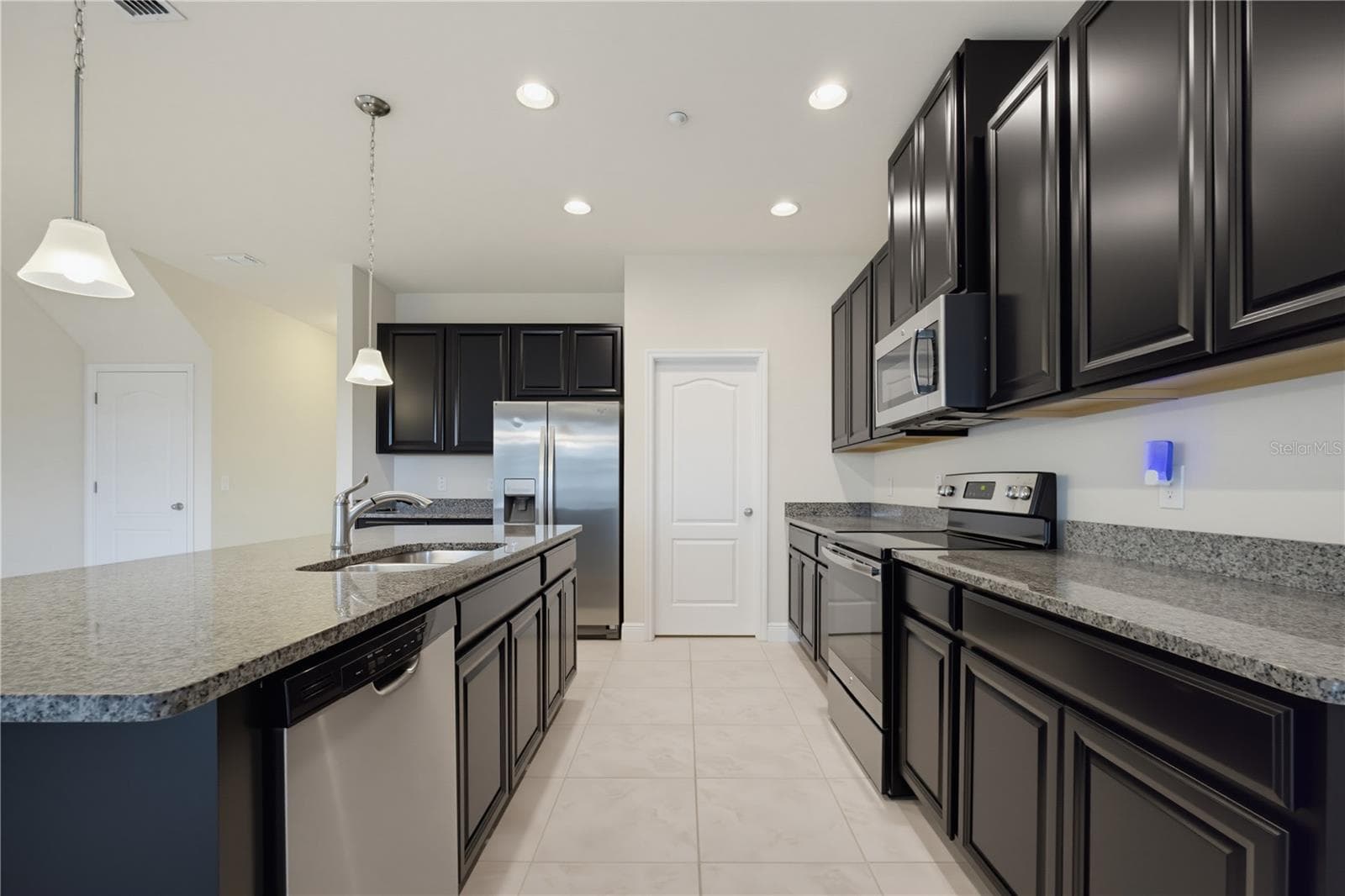 Townhouse at 7498 ALOMA PINES CT, WINTER PARK, photo 14 of 39