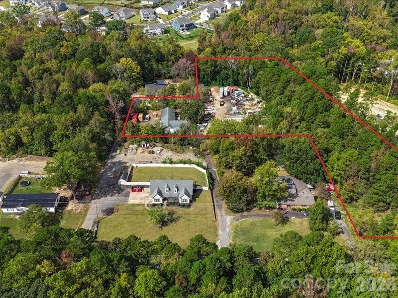 Single Family Residence at 13225 Asbury Chapel Road, Huntersville, photo 4 of 18