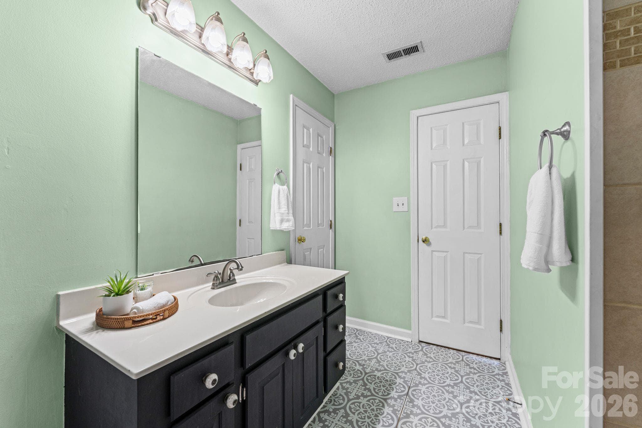 Single Family Residence at 302 Hidden Creek Circle, Salisbury, photo 13 of 32
