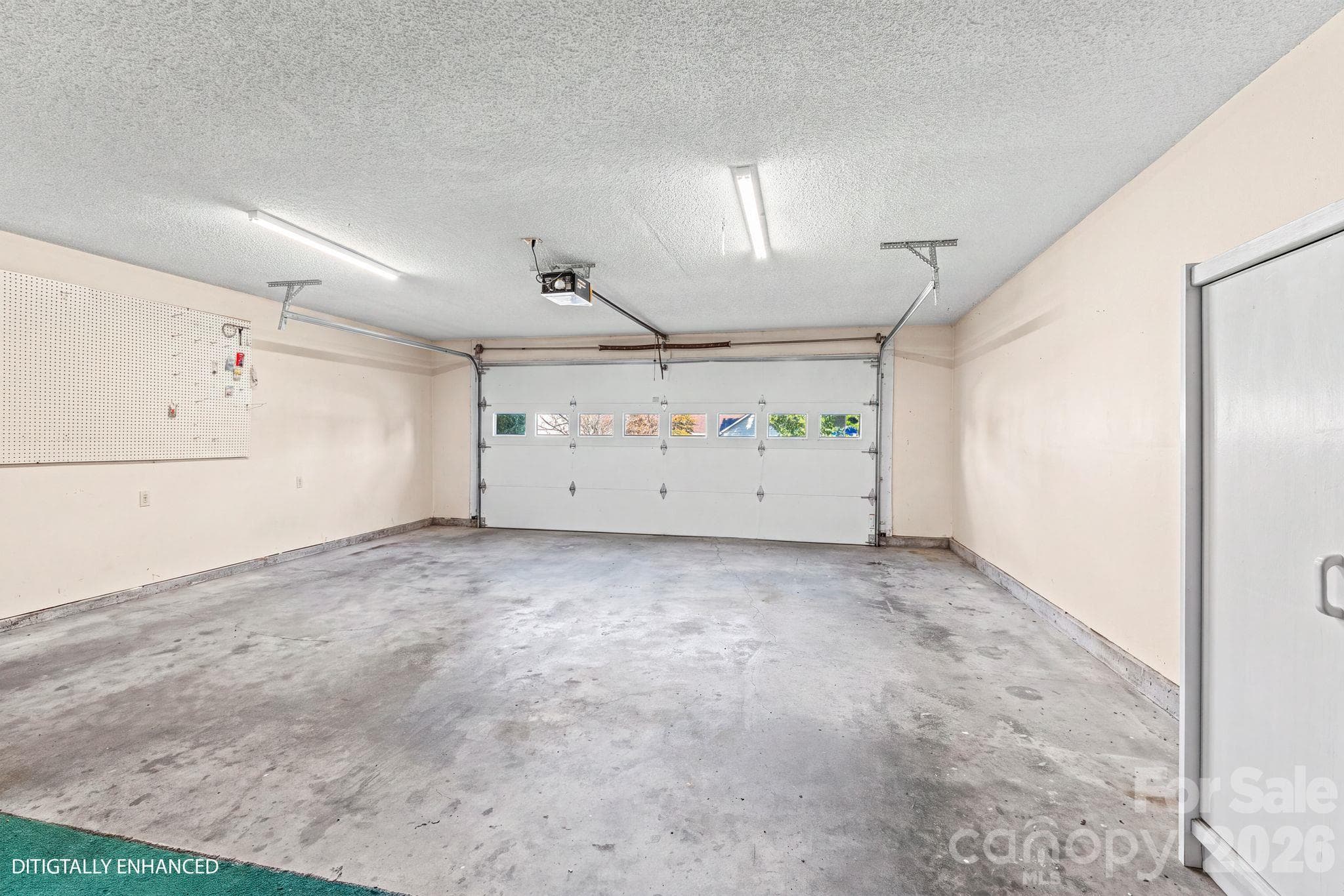 2-car garage - 302 Hidden Creek Circle, Salisbury