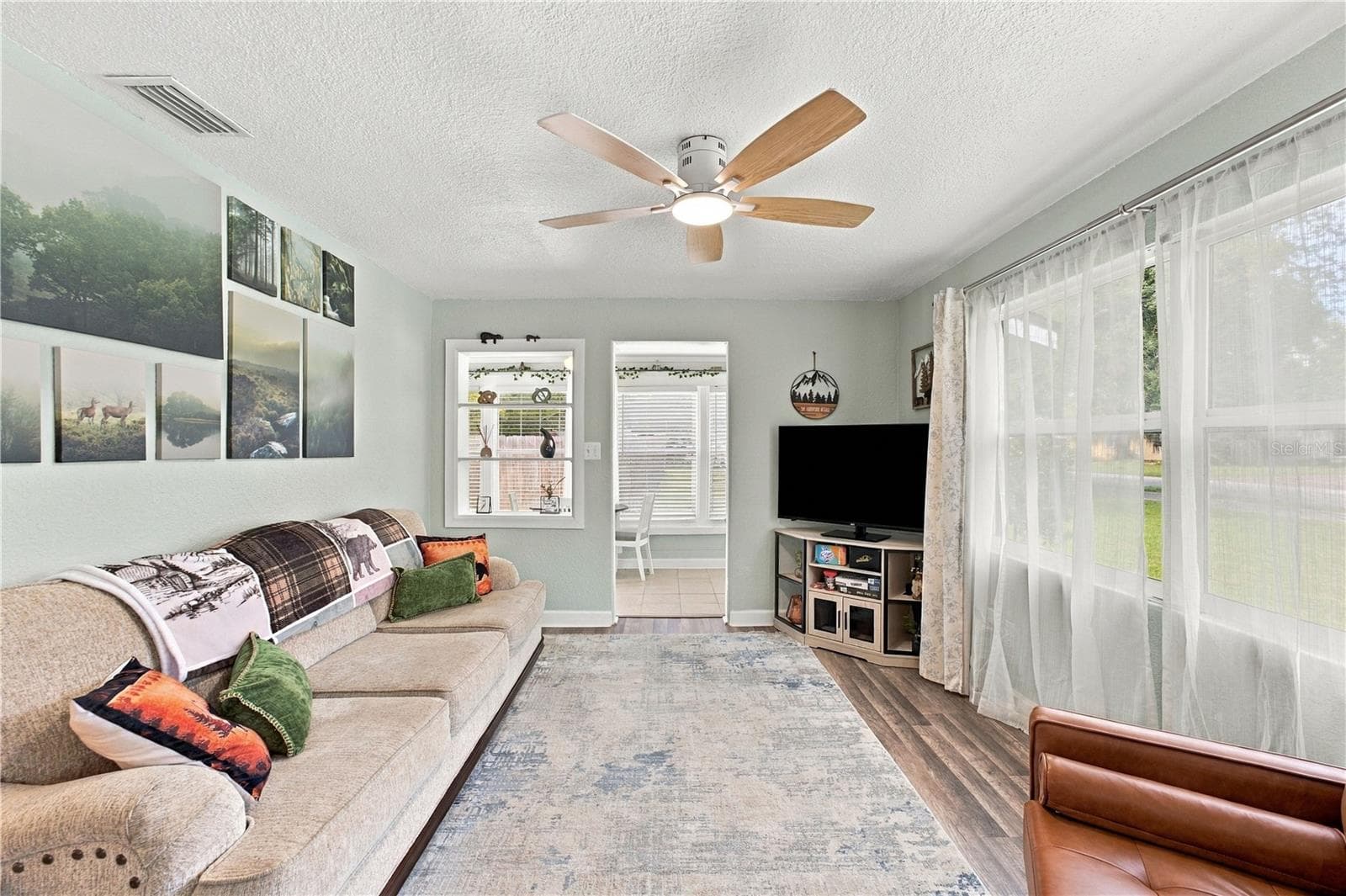 Single Family Residence at 121 ANGELES RD, DEBARY, photo 7 of 33