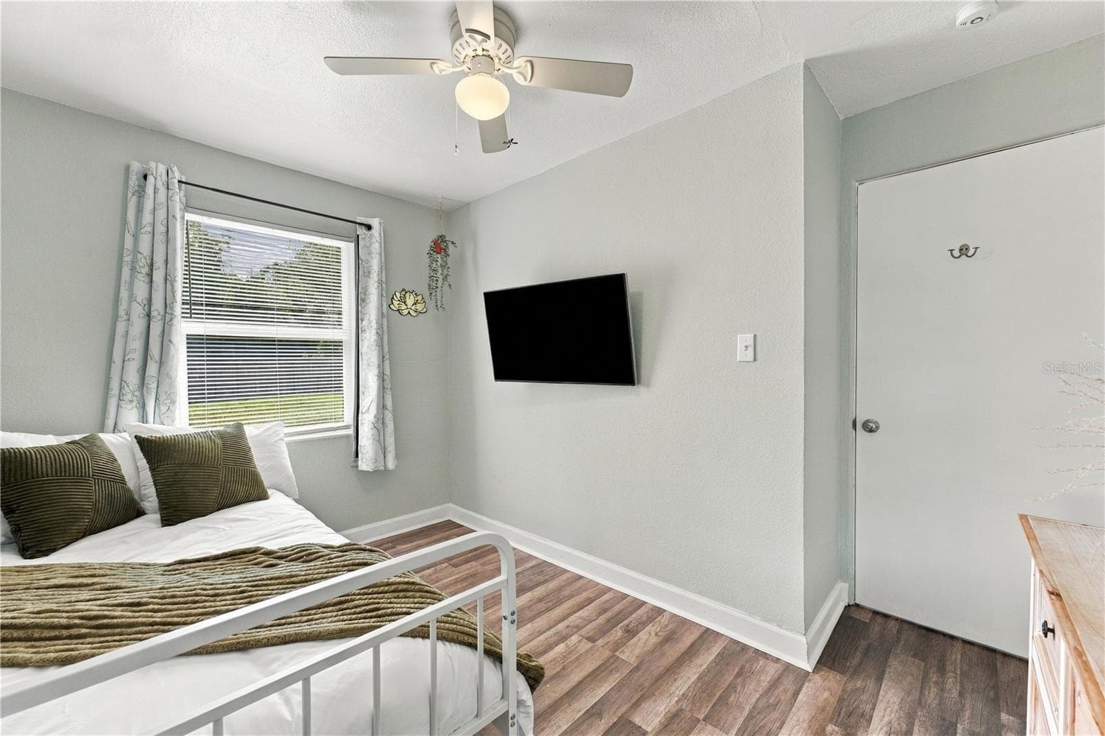 Single Family Residence at 121 ANGELES RD, DEBARY, photo 24 of 33