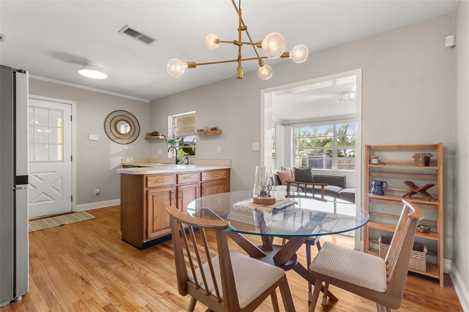 Open Concept Kitchen and Dining Space - 3105 PICKFAIR ST, ORLANDO