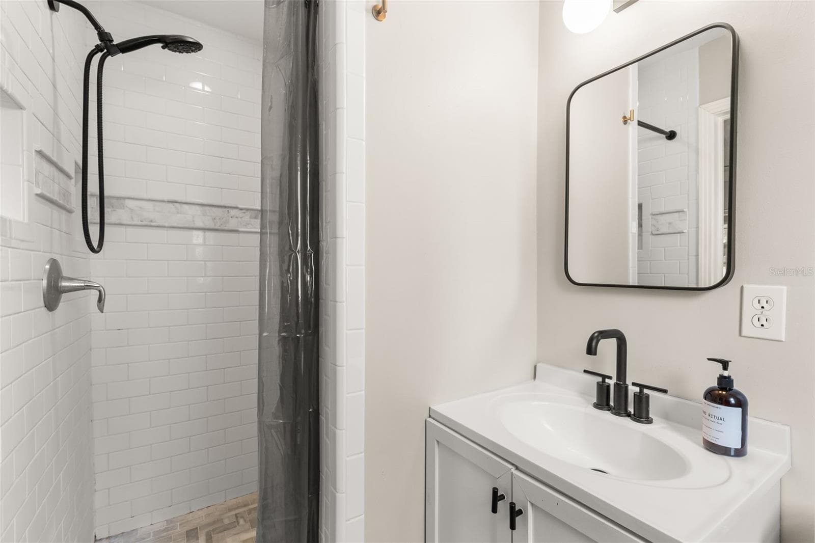 Updated Primary Bathroom - 3105 PICKFAIR ST, ORLANDO