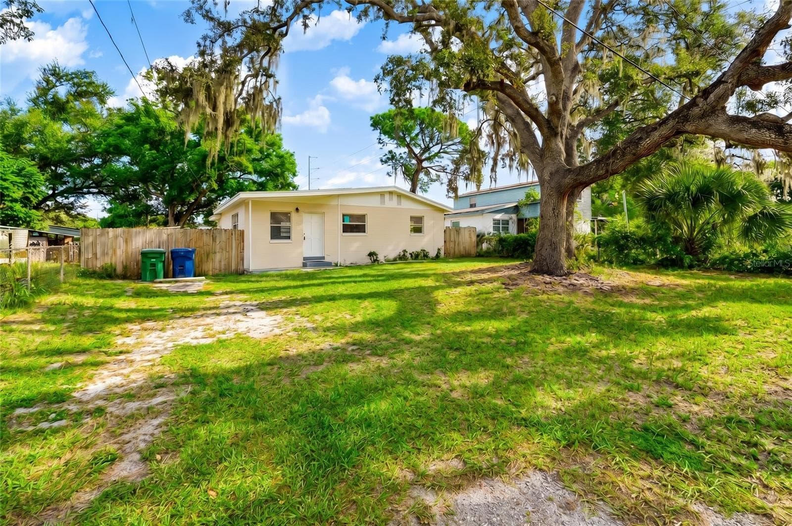 2438 N RAMONA CIR