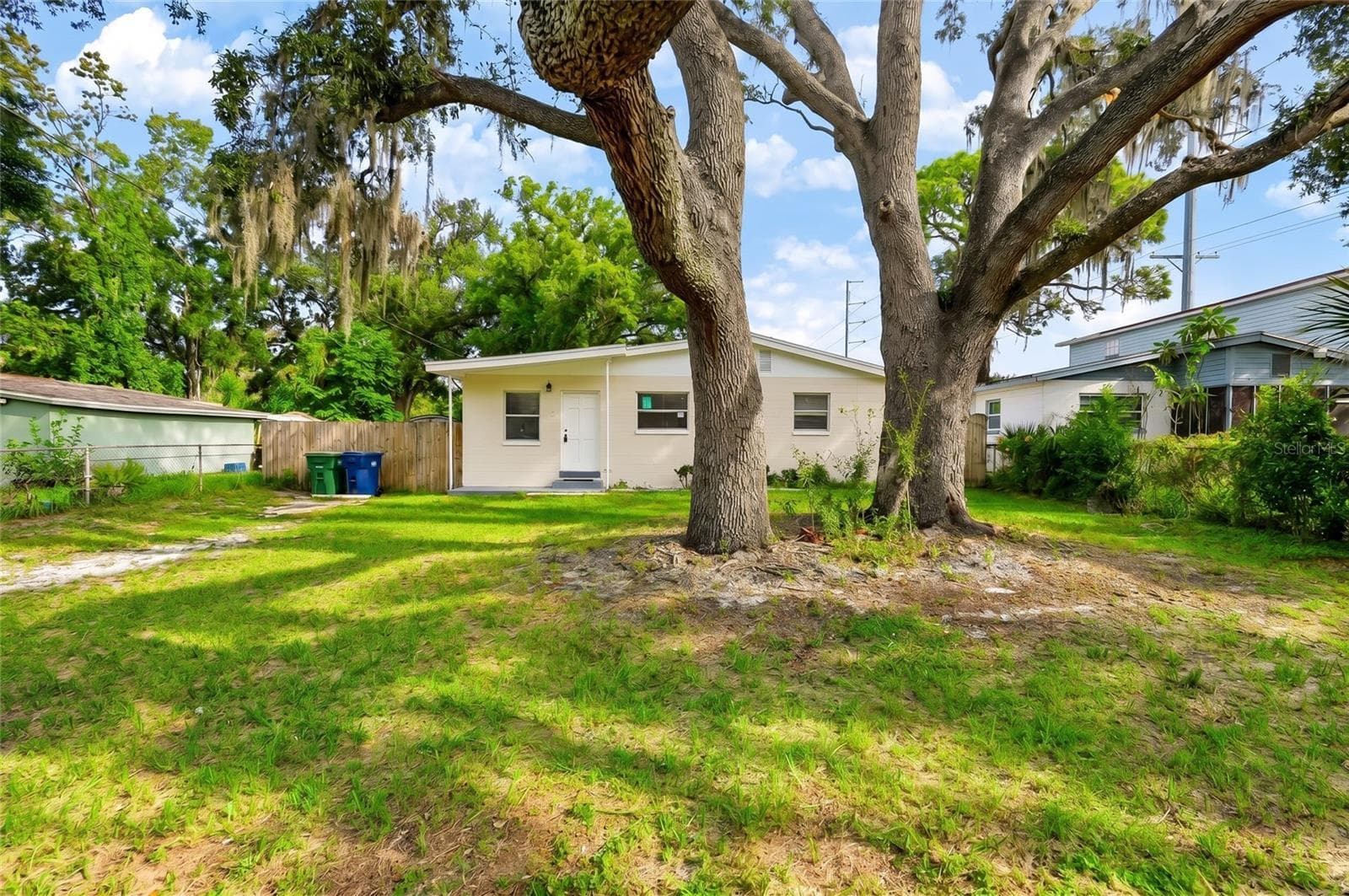 Single Family Residence at 2438 N RAMONA CIR, TAMPA, photo 2 of 27