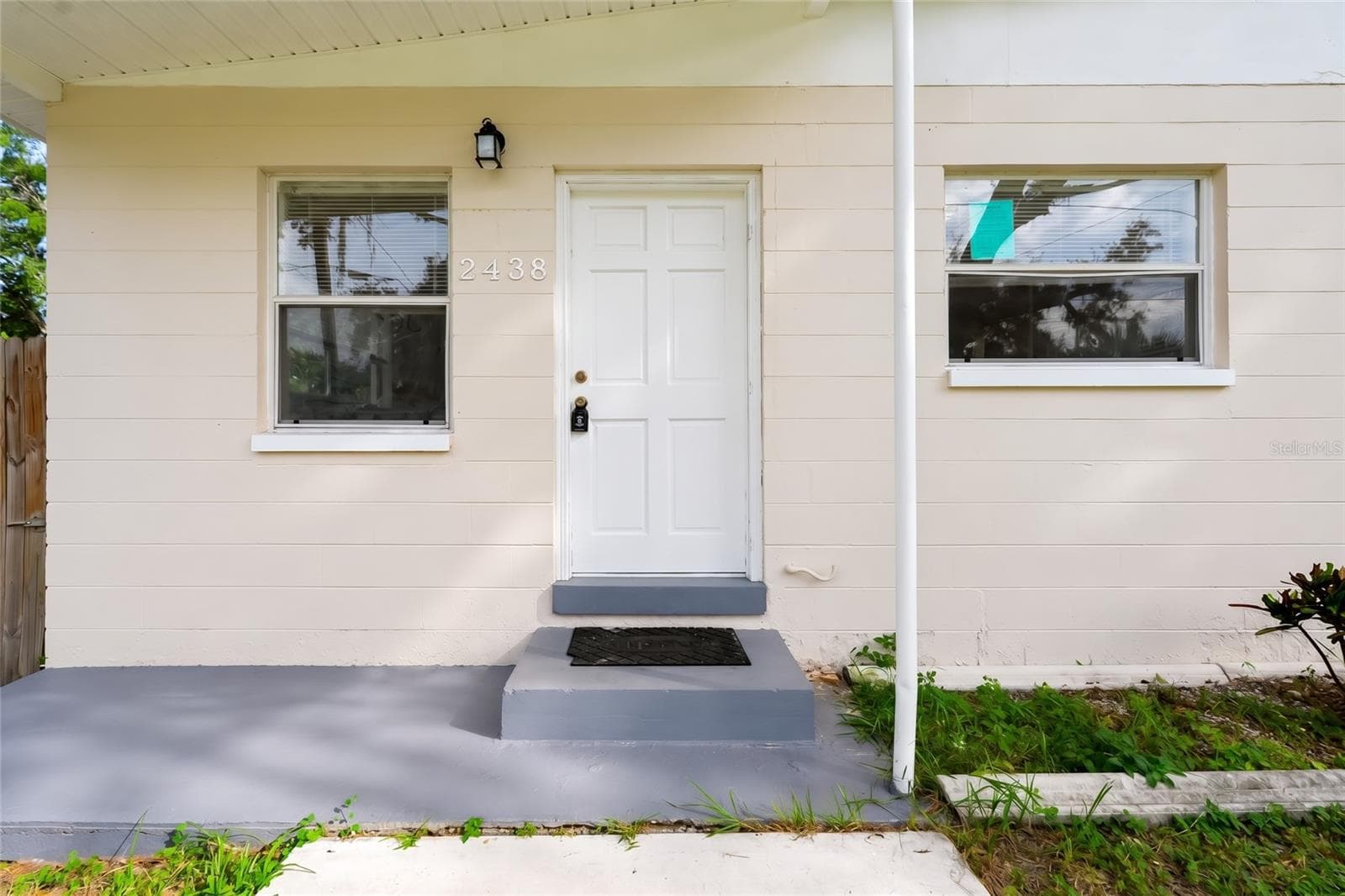 Single Family Residence at 2438 N RAMONA CIR, TAMPA, photo 5 of 27